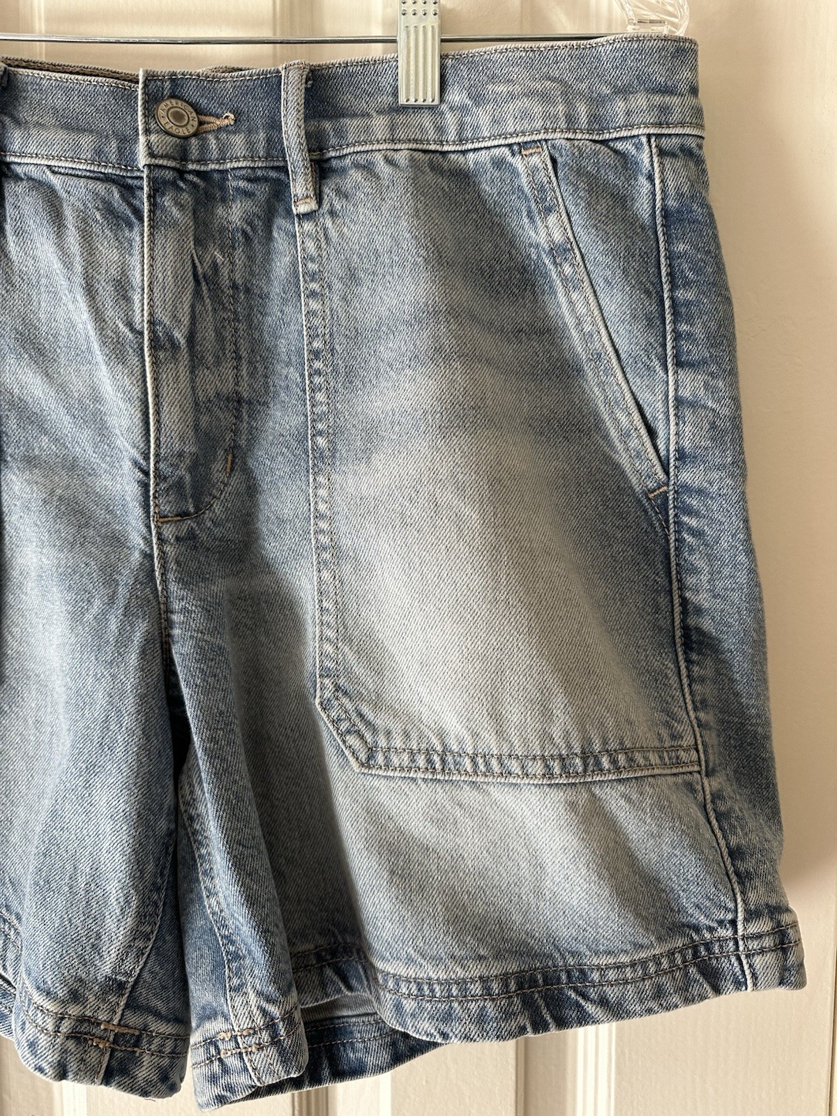 American Eagle High Waisted Utility Denim Shorts Size 8 Light Wash Patch Pocket