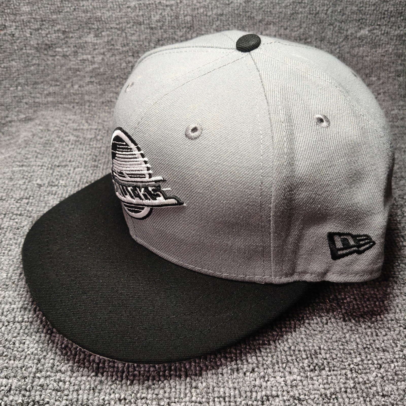 New Era Vancouver Canucks 59FIFTY Fitted Grey Black Hat 7 1 4