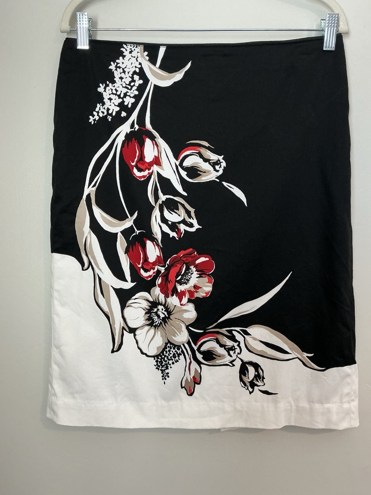 White House Black Market WHBM Bold Black & White Floral Pencil Skirt 10