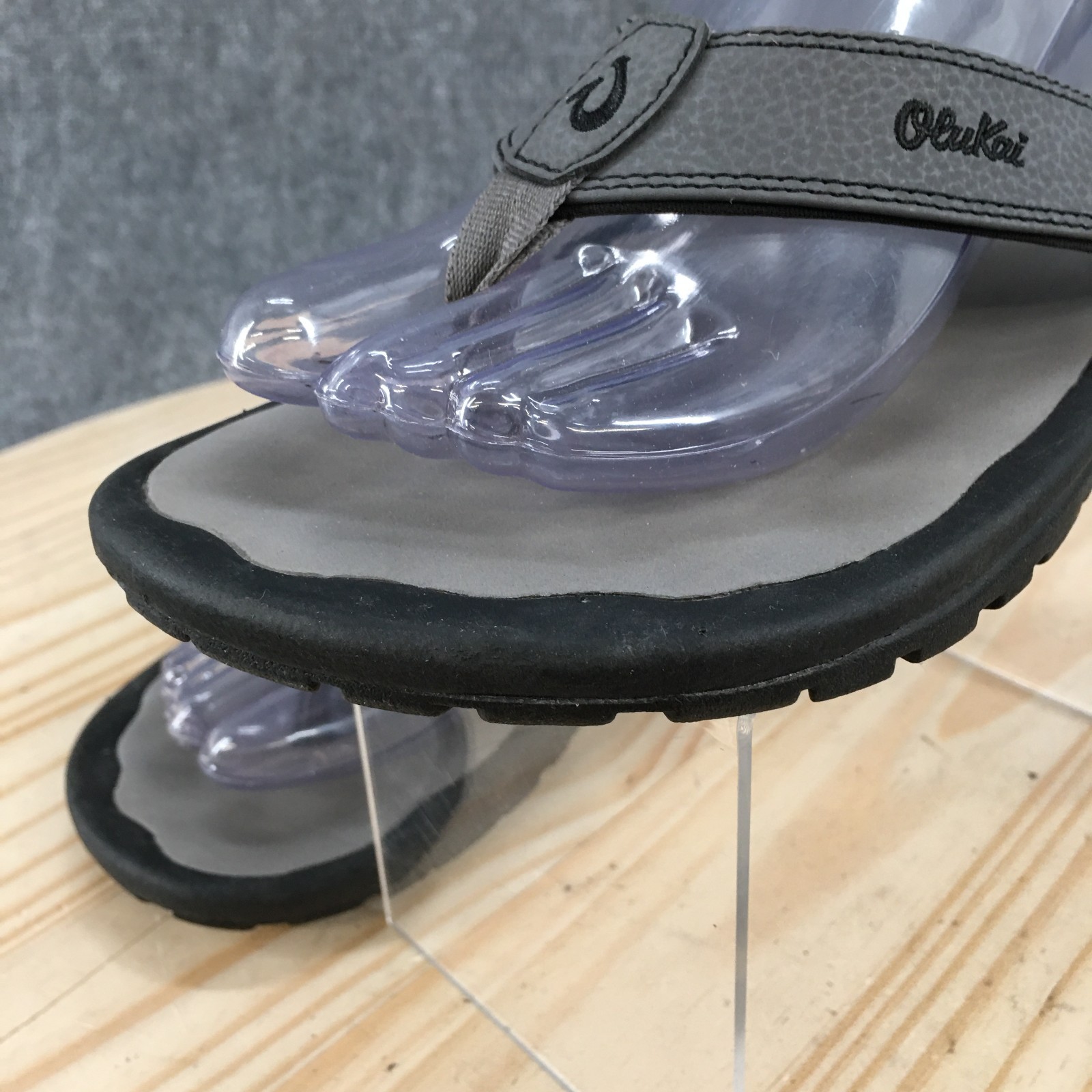 OluKai Flip Flop Mens 9 Ohana Thong Comfort Beach Waterproof Casual Sandal Gray