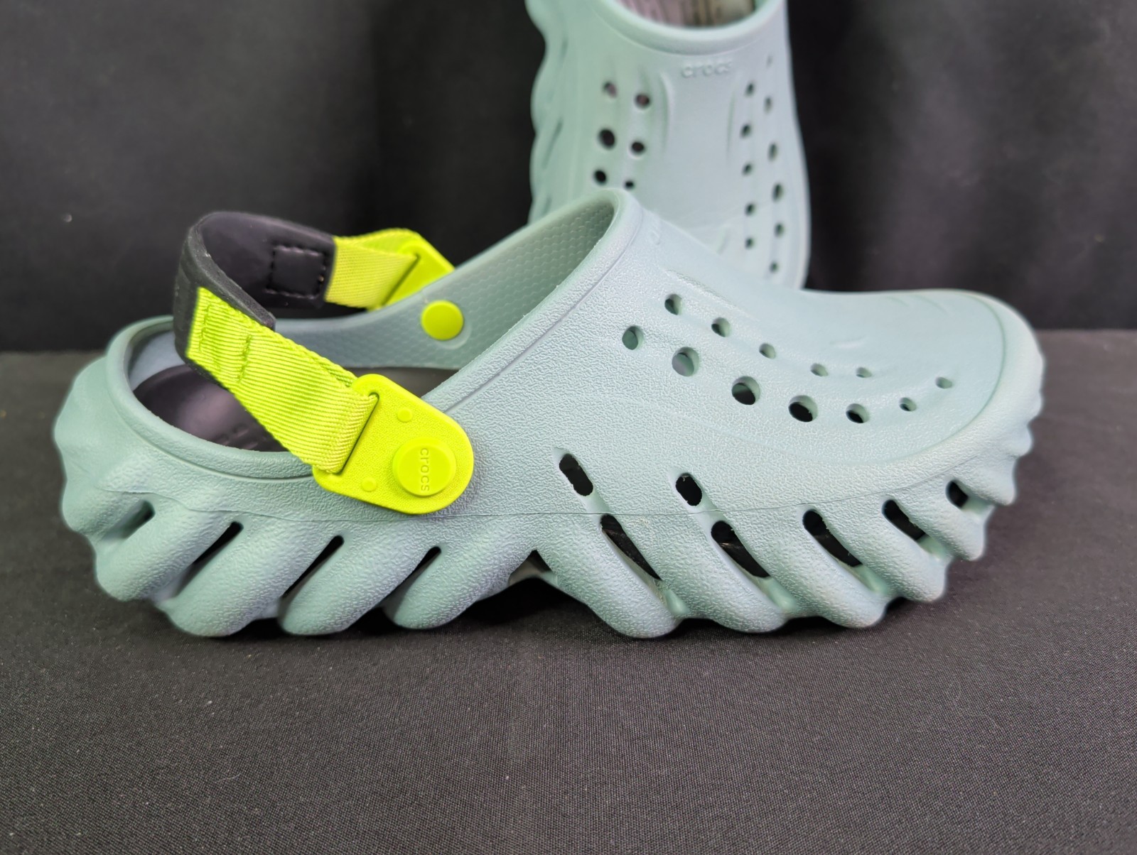 Crocs Echo Clog “Pond” size Blue/Black-Volt 207937-3YO Sz J6 W8 M6