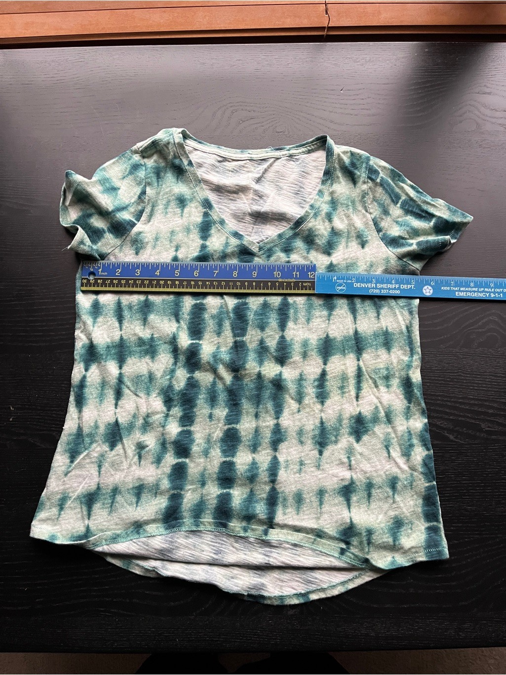 Tie-Dye Sonoma V-Neck Everyday Tee Size S Green & White, Curved High-Low Hem