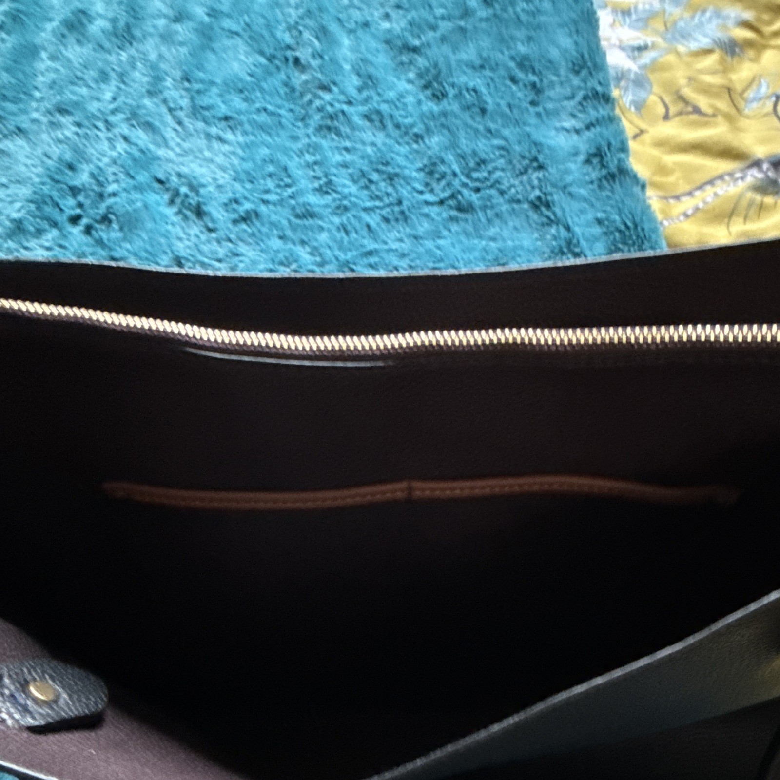 Coach Black Large Tote Shoulder Bag Zip Top Lined Pockets Gold Hang Tag