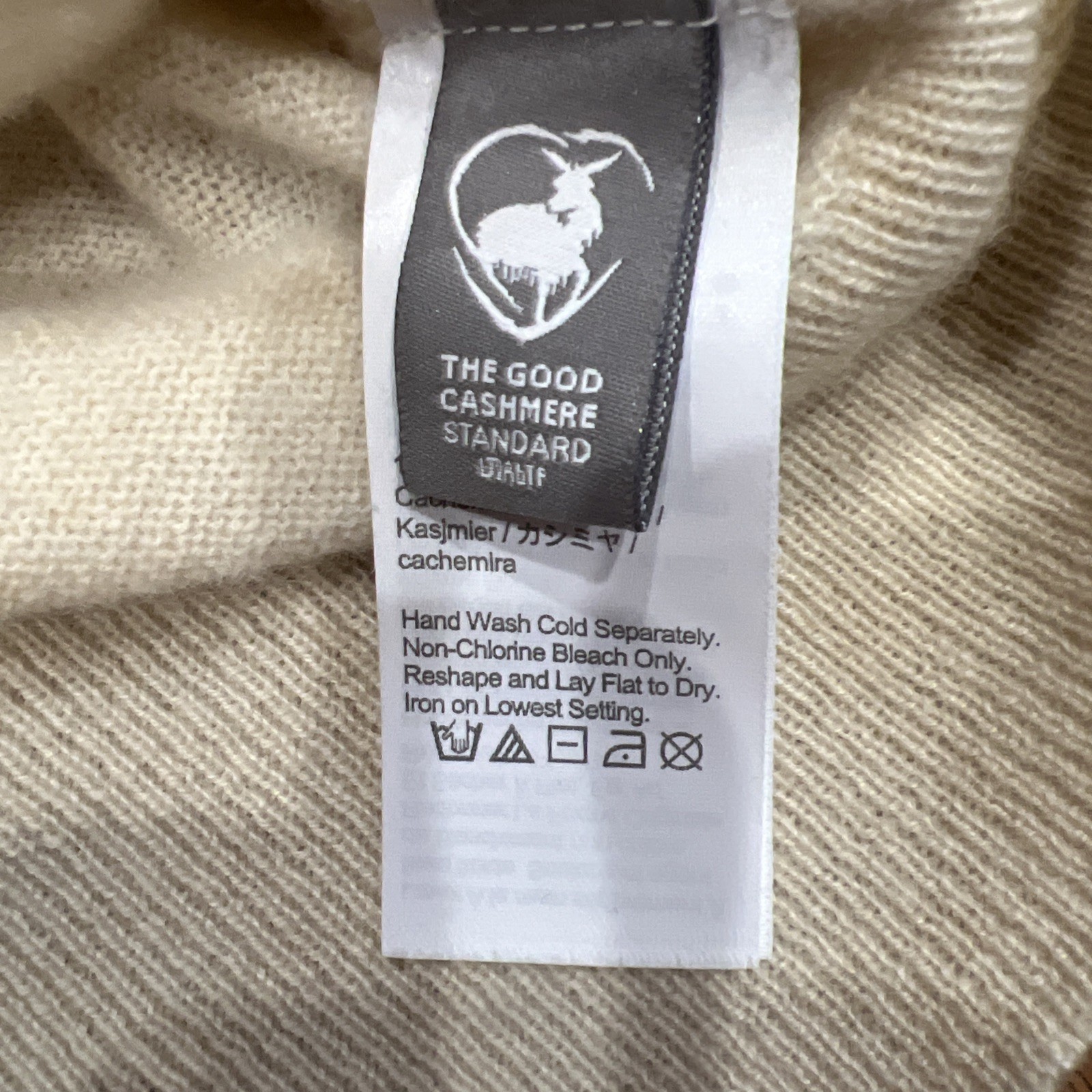 J Crew 100% Cashmere Sweater Womens M Cream Pullover Classic Fit Crew Neck Soft
