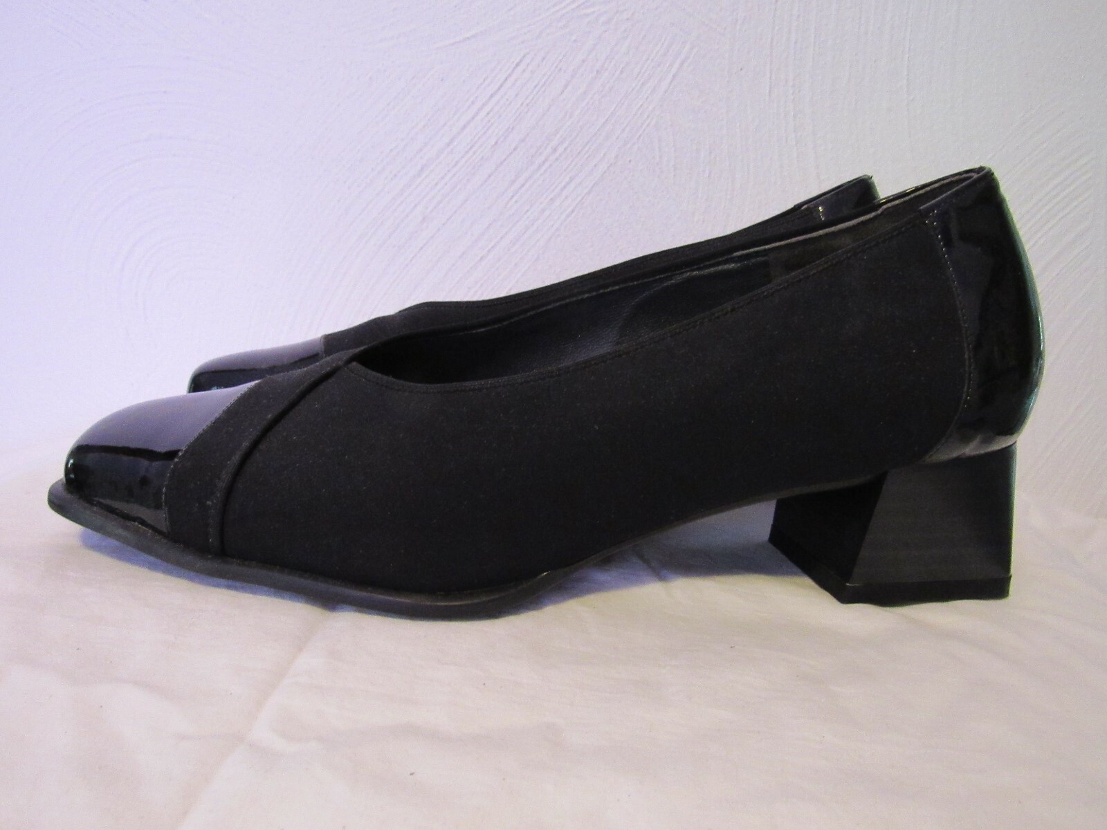 THERESIA M. Celeste Women’s Black Cuban Heels Patent Cap Toe SZ 5 UK / 7.5 US