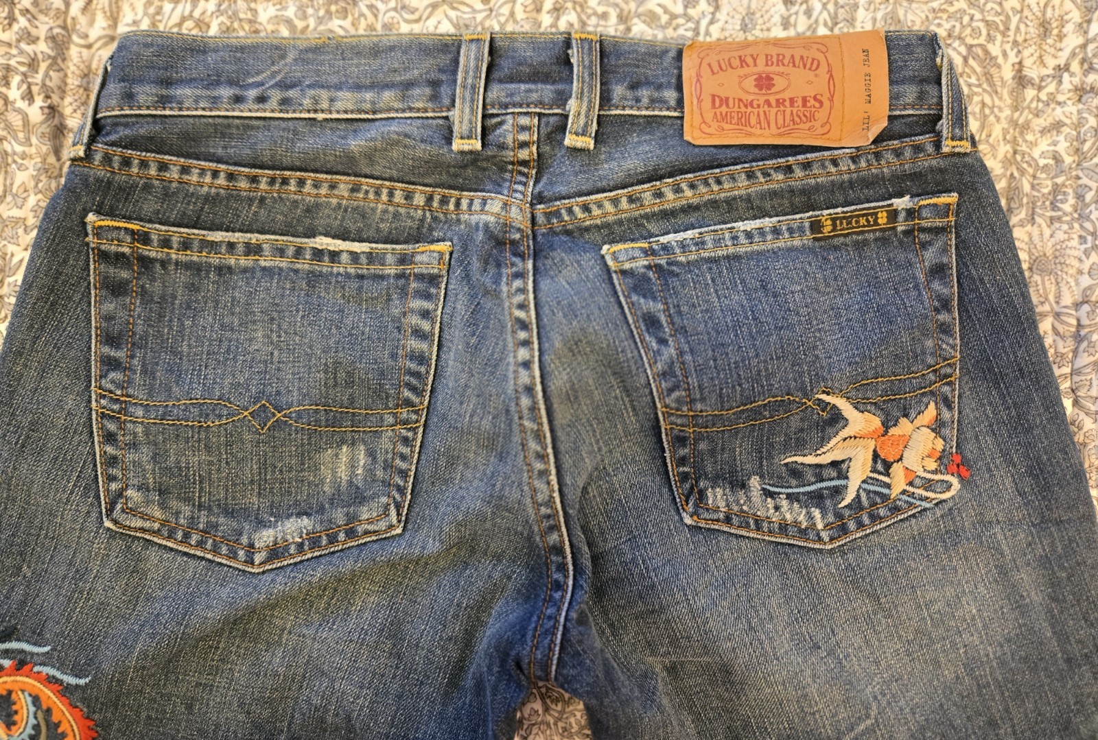 Sz 4 Lucky Brand Lil Maggie Jeans Low Cut Floral Embroidered Dungarees 32 inseam