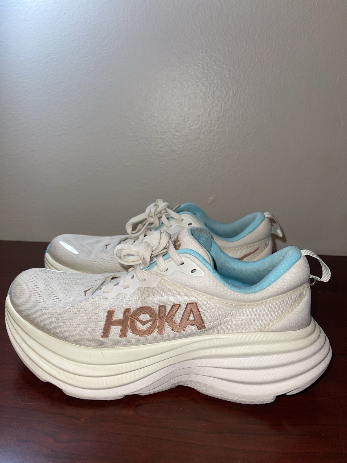 Hoka One One 8B