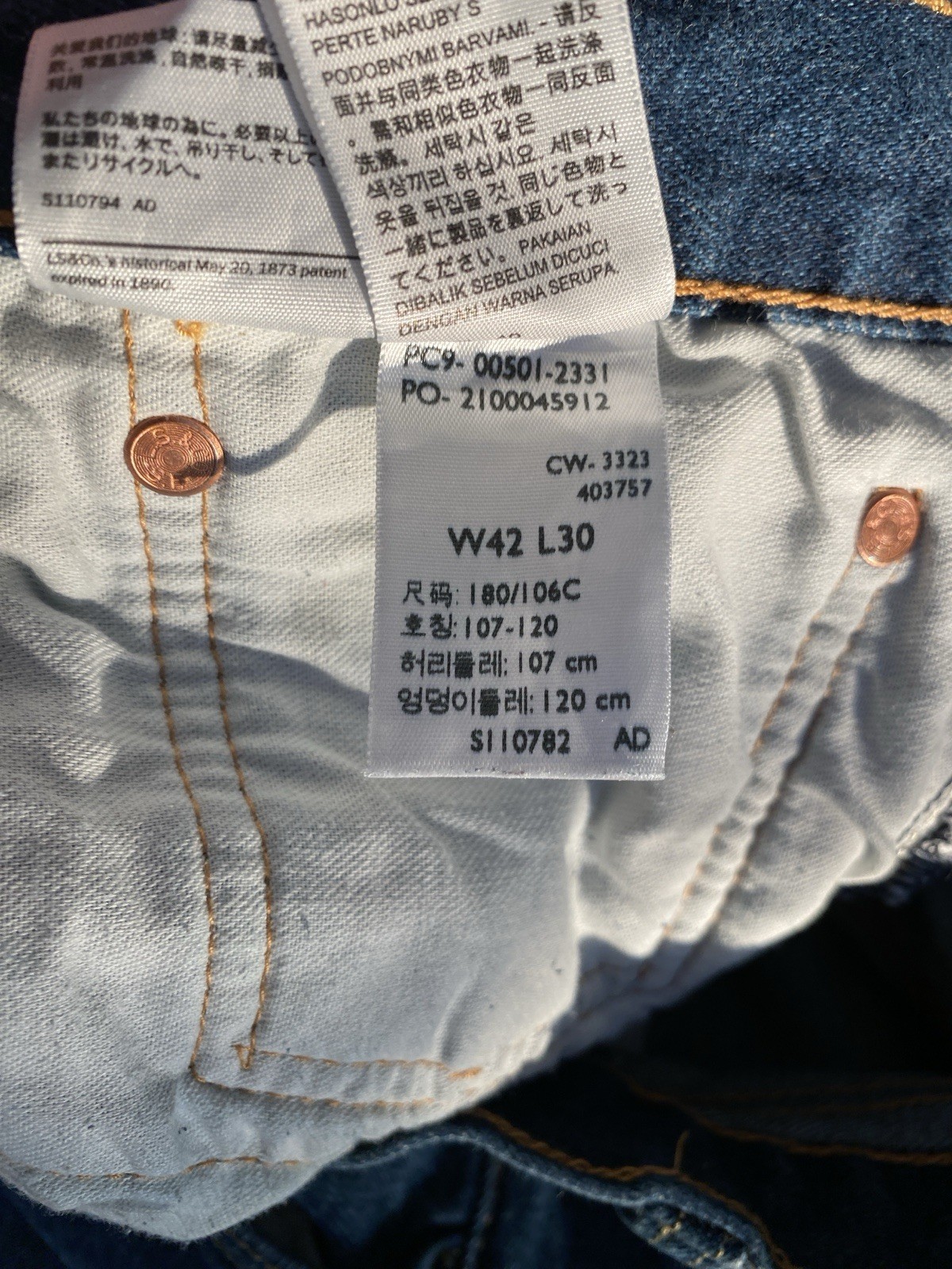 501 Levi’s 42×30 Men’s Blue Denim Straight Jeans Regular Fit Button Fly