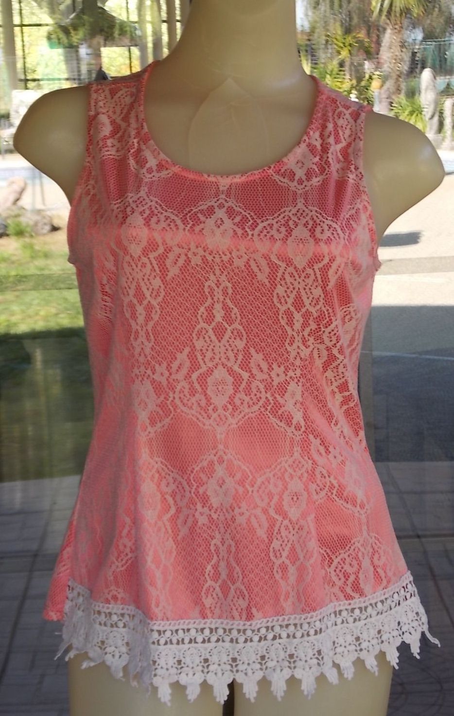 Macrame Hem Lace Overlay Keyhole Back Sleeveless Shirt Sz. S 36″ Bust