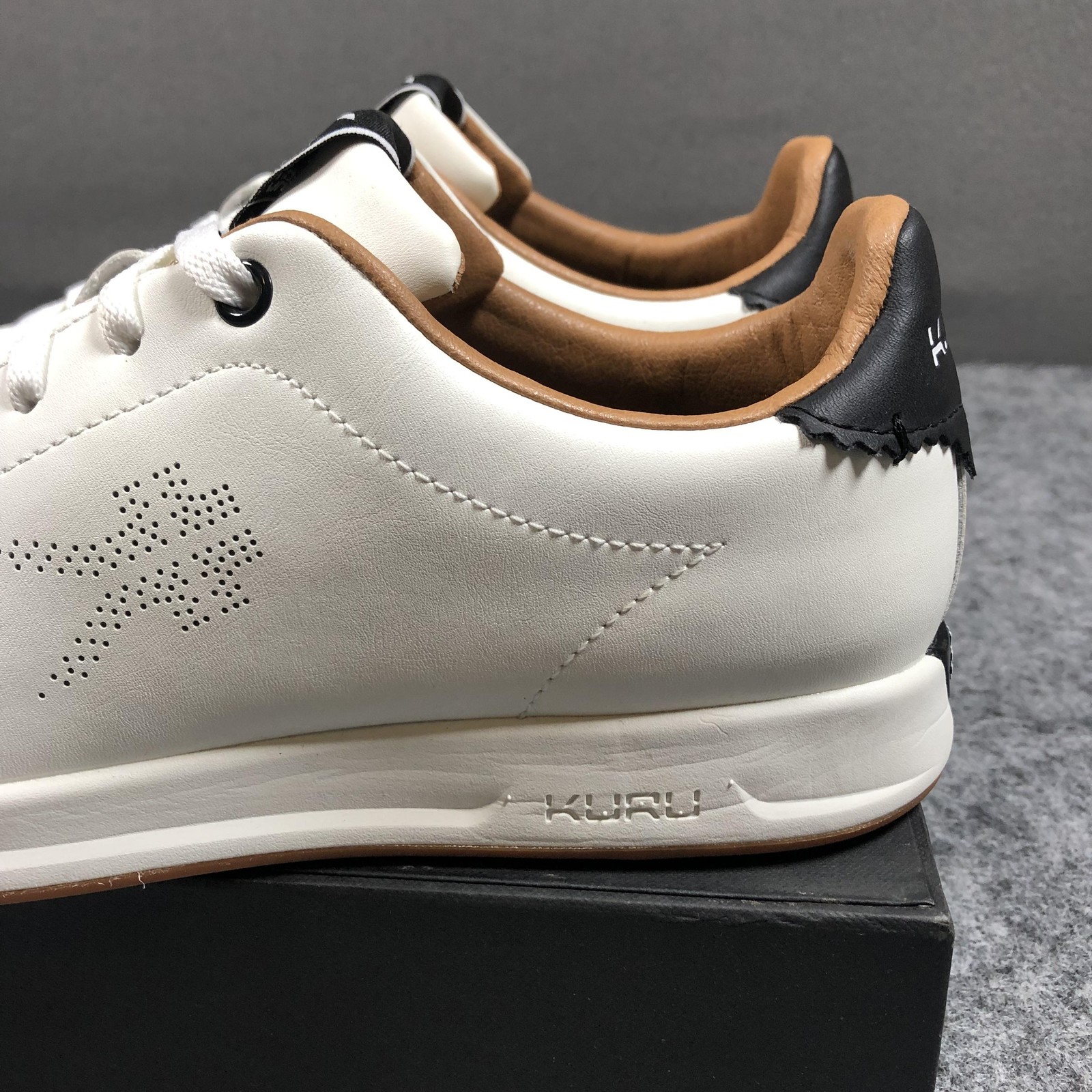 KURU Shoes Mens Size 7.5 White Leather Low Top Lace Up Casual Comfort Sneakers
