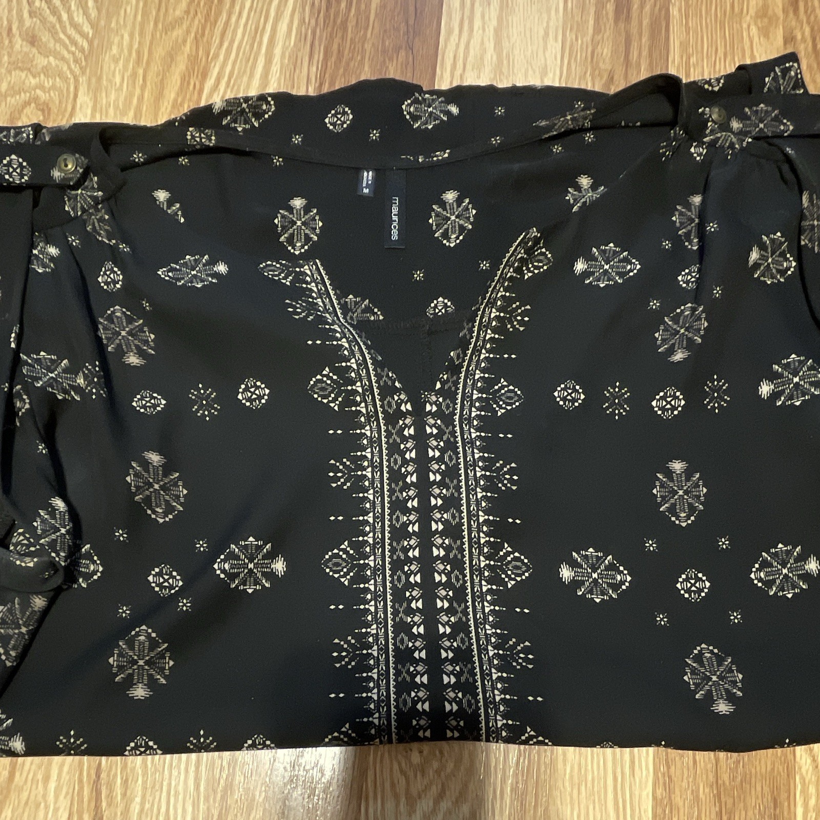 Maurices Black/White Geometric V-Neck Sleeveless Pullover Blouse Women M