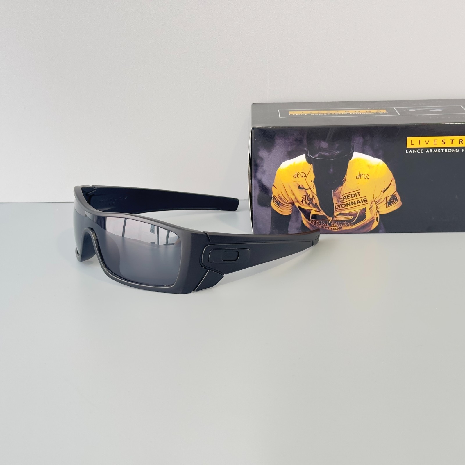 Oakley Batwolf OO9101 Polarized Sunglasses Matte Black Black Lens UV400 With Box