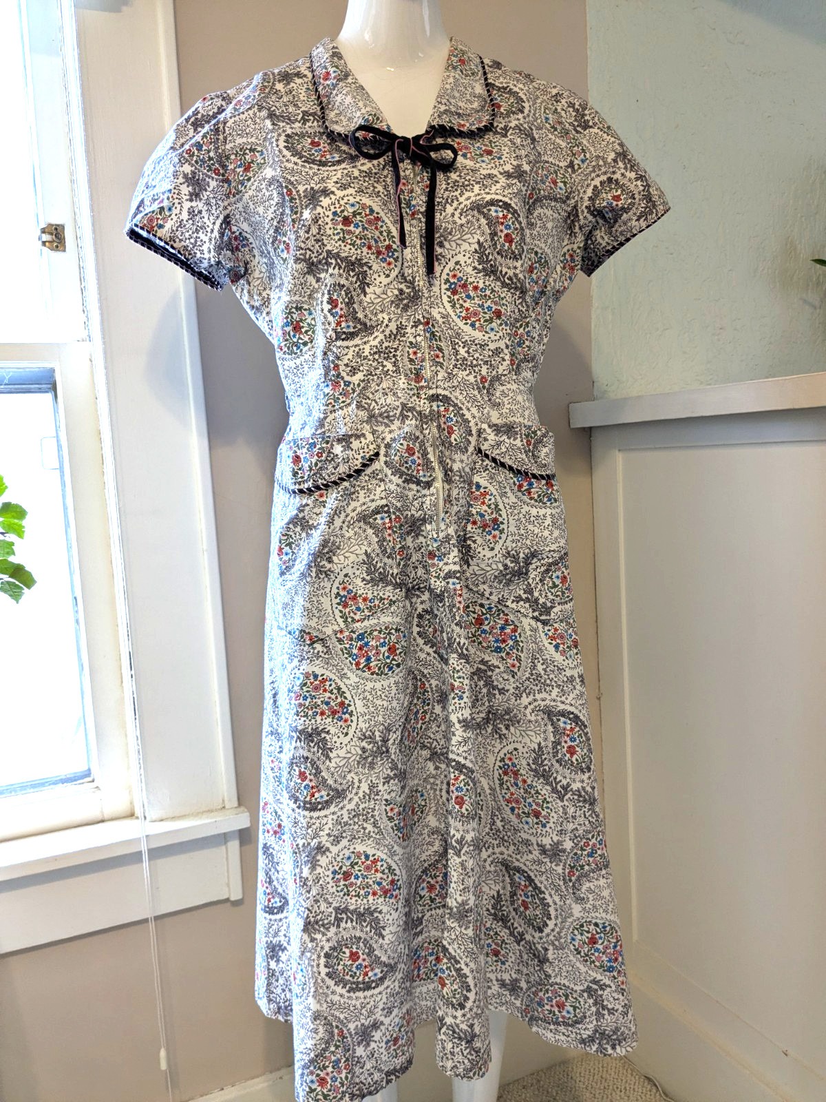 Styled by Loralyn 40’s or 50’s Vintage Cotton Dress, floral pattern