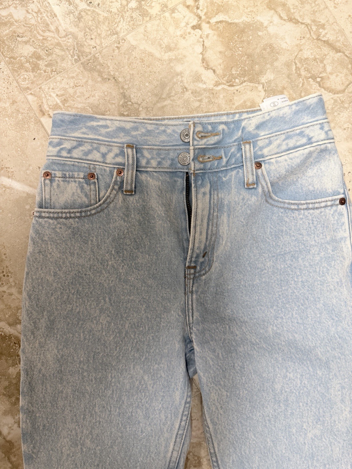 Abercrombie & Fitch Women 24 Light Wash High Rise Mom Jeans Distressed