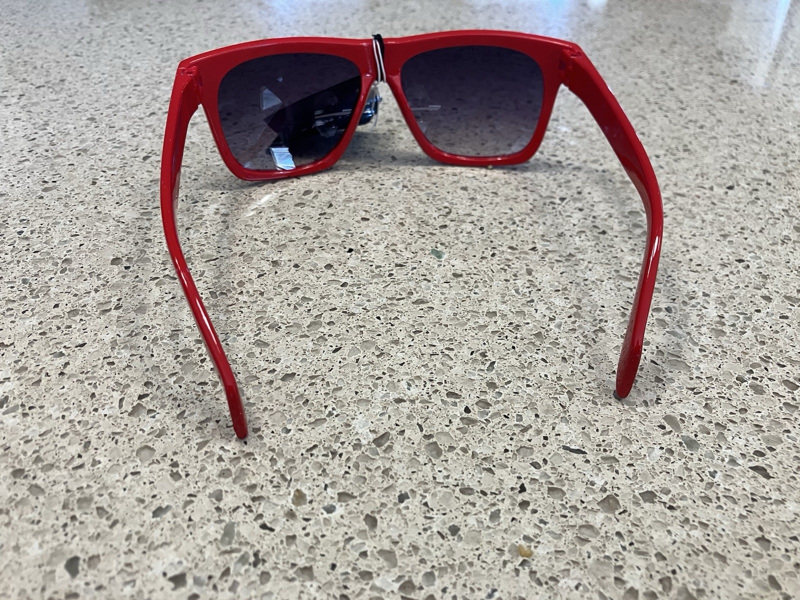Full Frame Men And Women Sunglasses Plastic Frames Red 100% UV400 New NWT