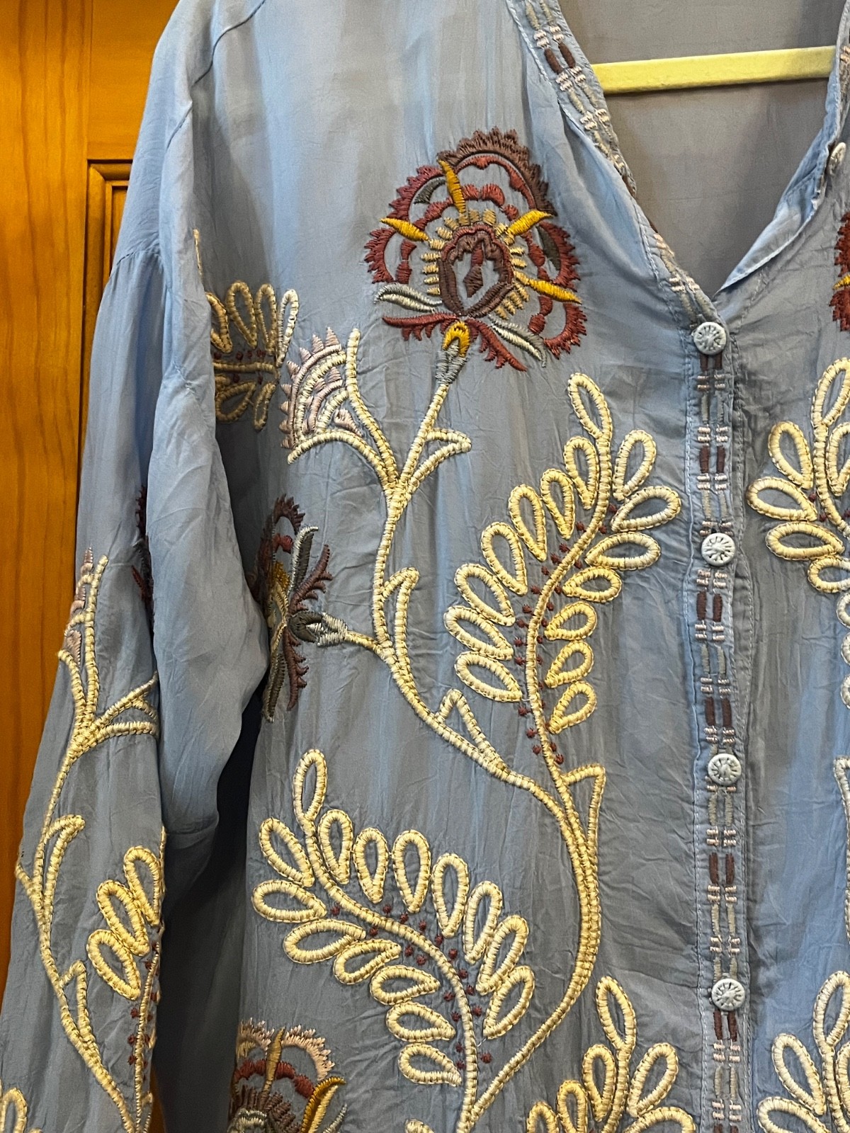 Johnny Was Slim Audrey tunic Large, pale blue with beautiful embroidery