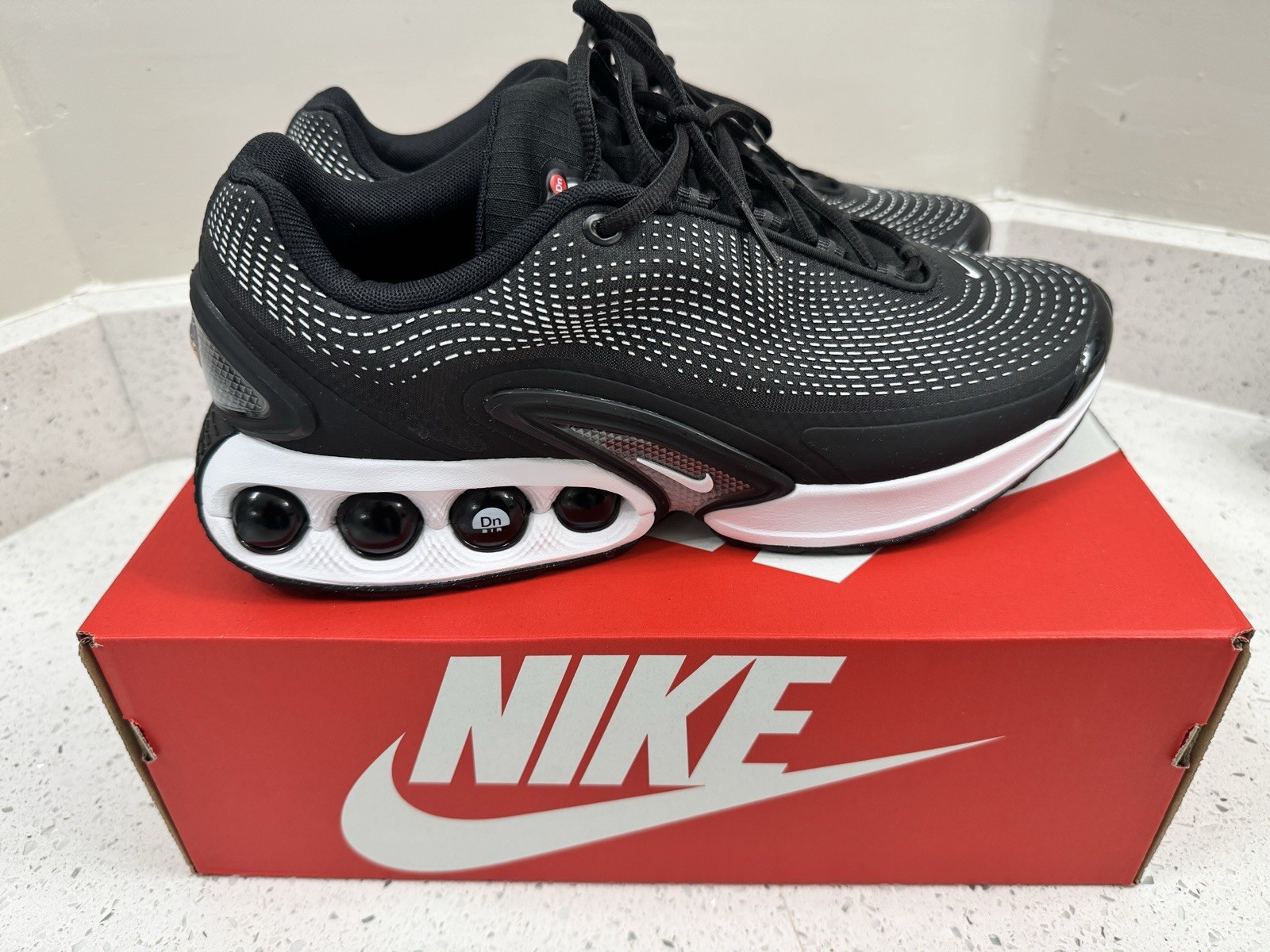 Nike Air Max DN Size 10.5 Black/White/Wolf Grey