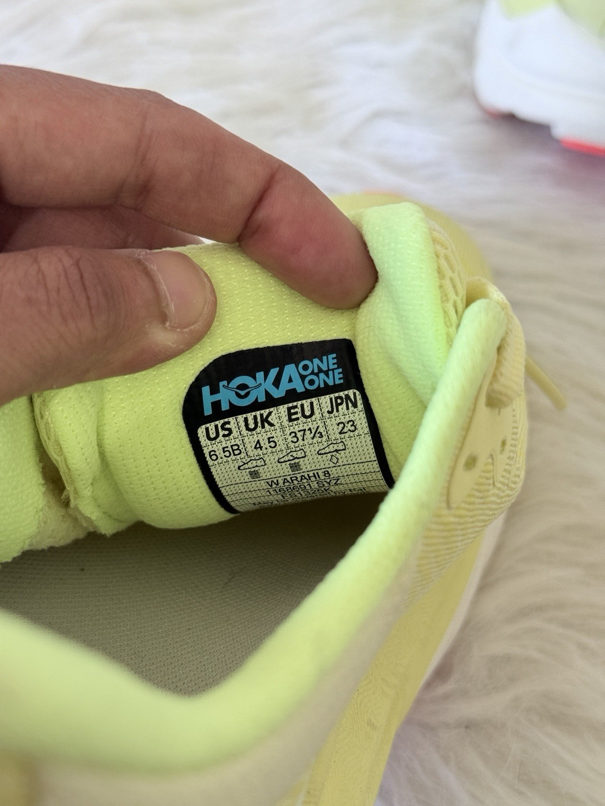 Hoka Arahi 8 Sunlight Neon Yuzu Women Size 6.5