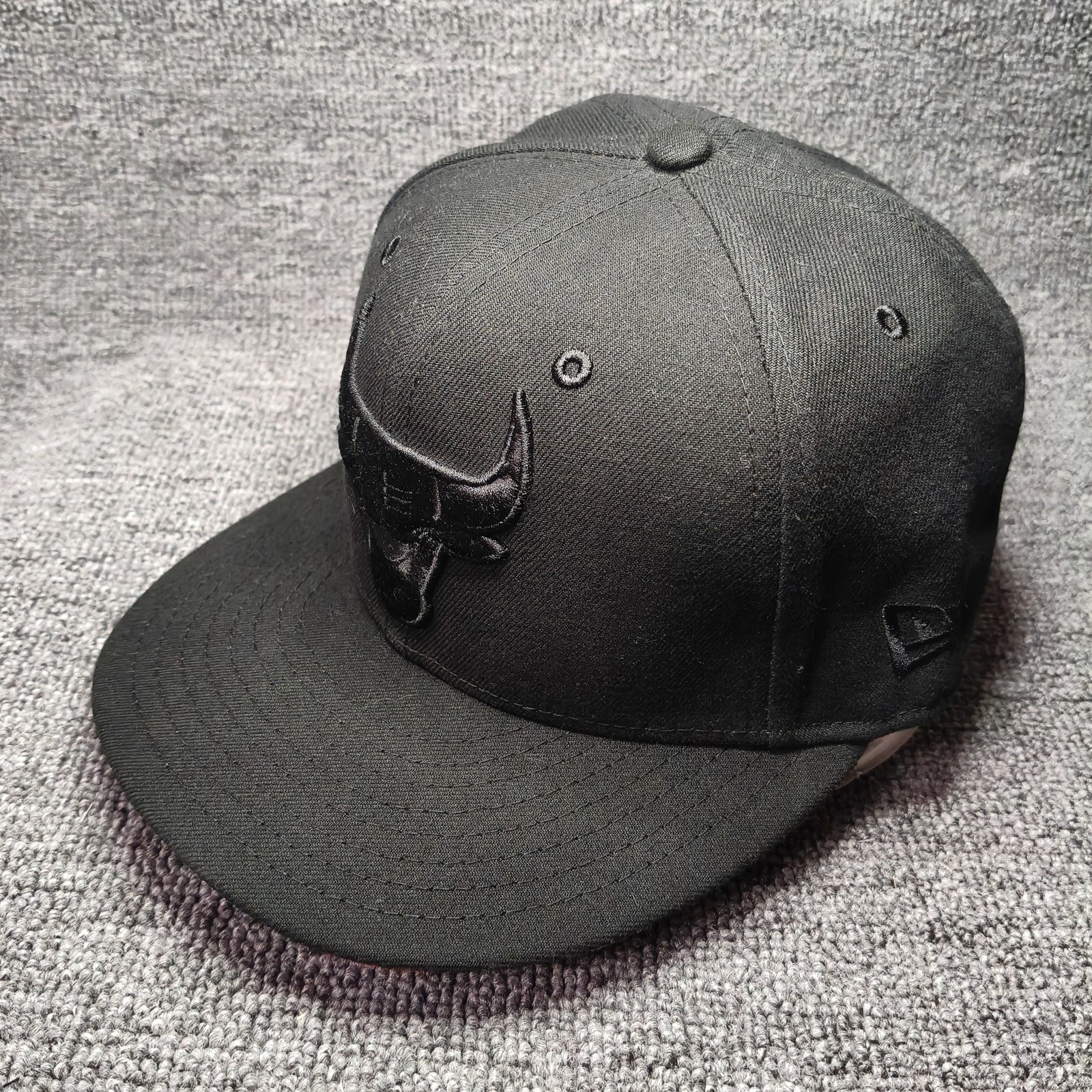 New Era Chicago Bulls 59FIFTY Fitted Black Red Underbrim 6 7 8 Hat