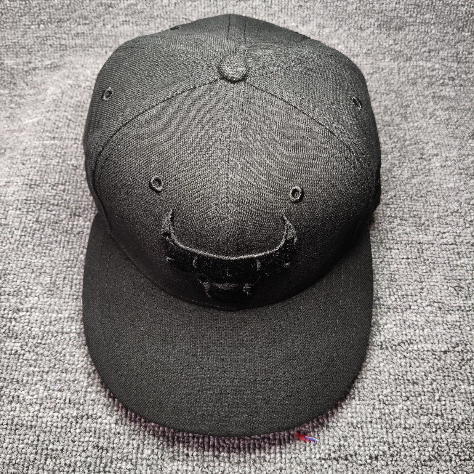 New Era Chicago Bulls 59FIFTY Fitted Black Red Underbrim 6 7 8 Hat