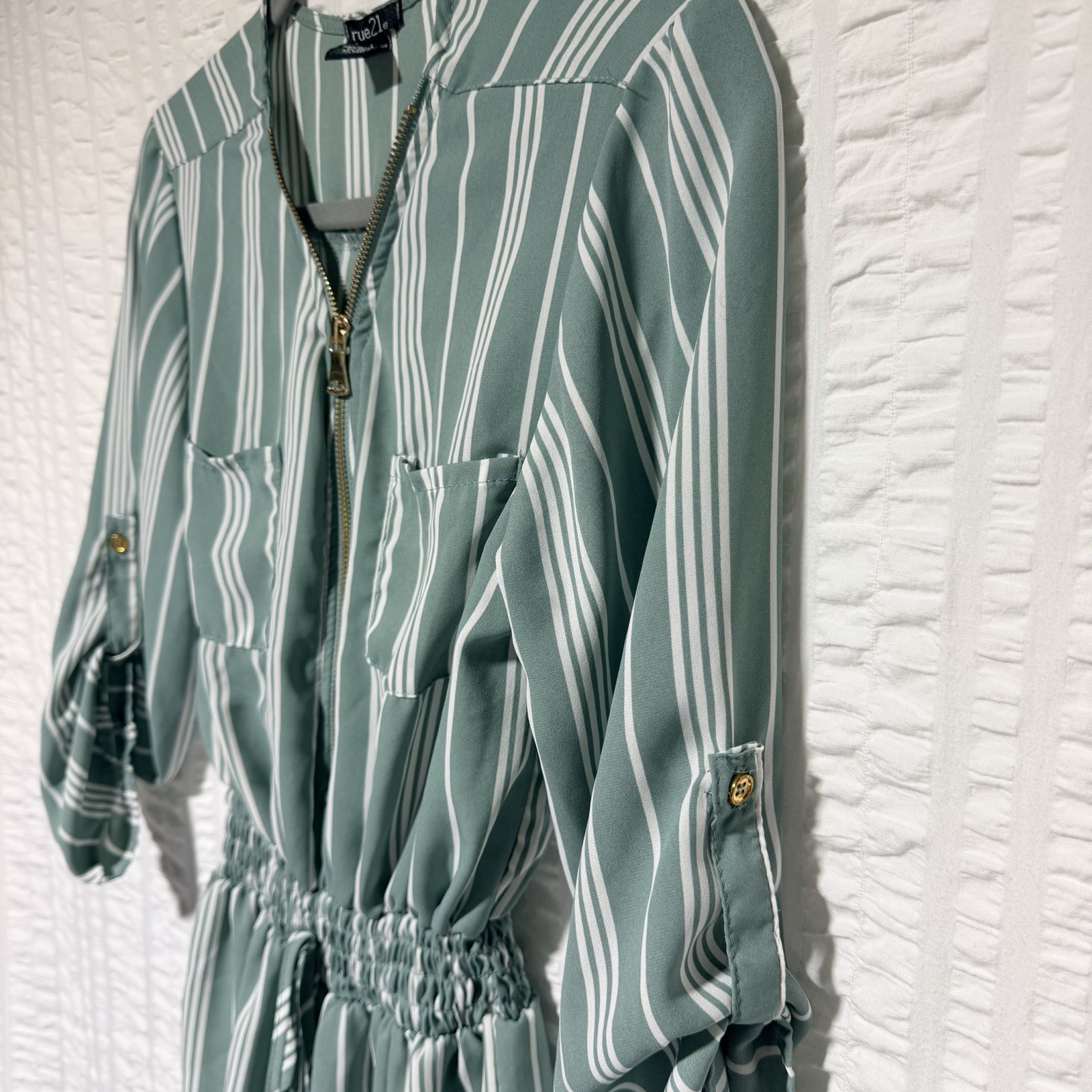 rue21 Womens Green White Striped Woven V-Neck Zip Roll Tab Blouse L