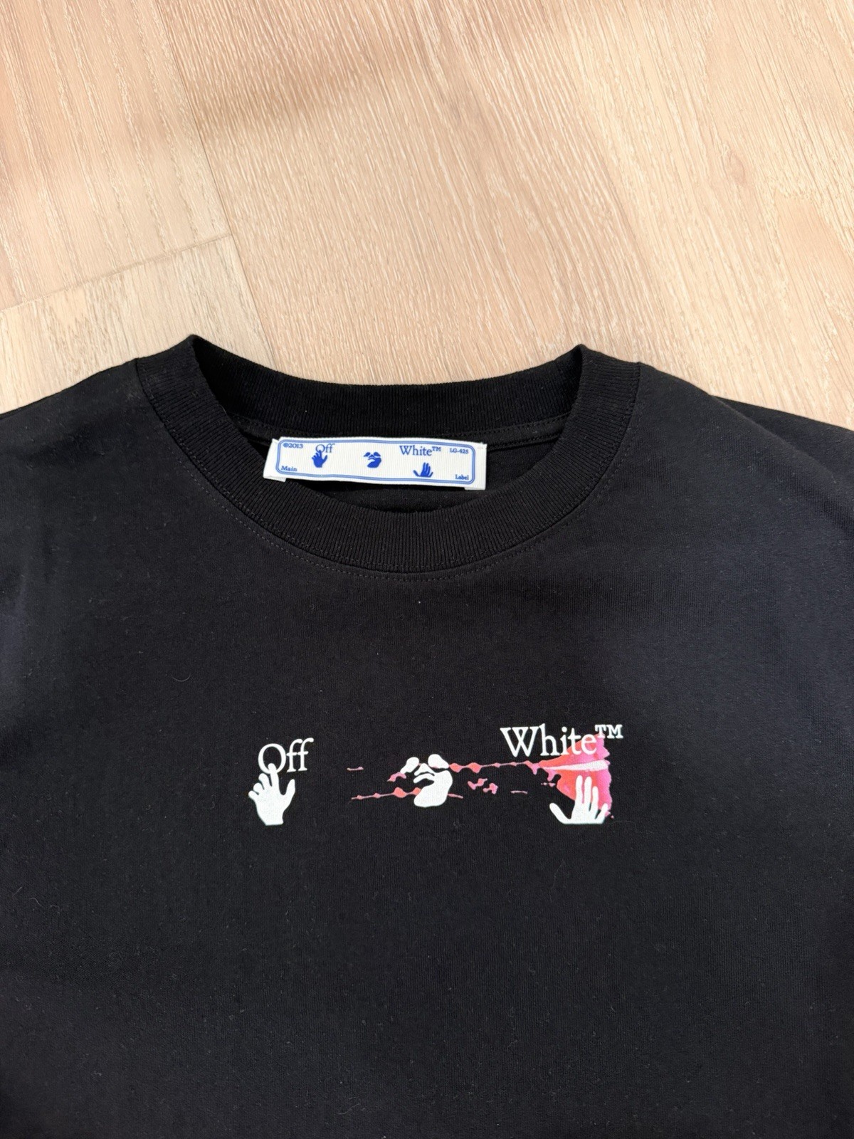 Off-White Acrylic Arrow Slim Tee Black Fuchsia Mens Size M NWT