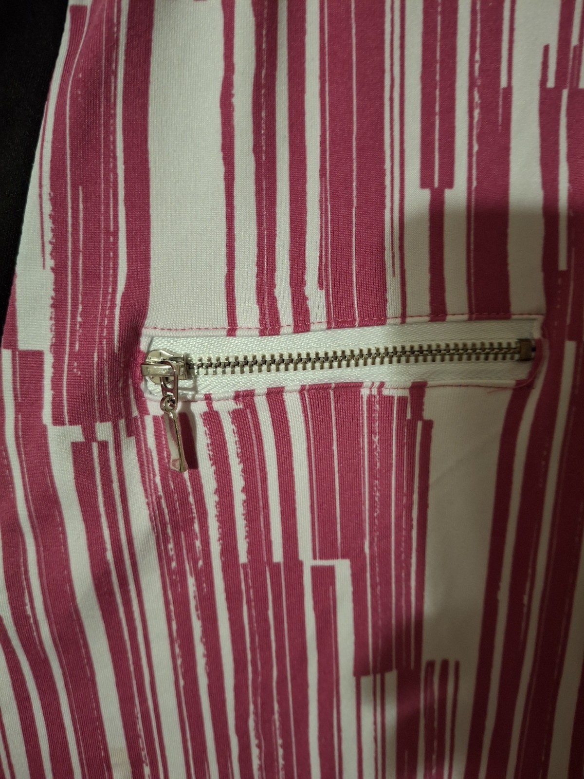 Robert Louis Geometric Pink White Black V-Neck Sleeveless Knit Blouse XL