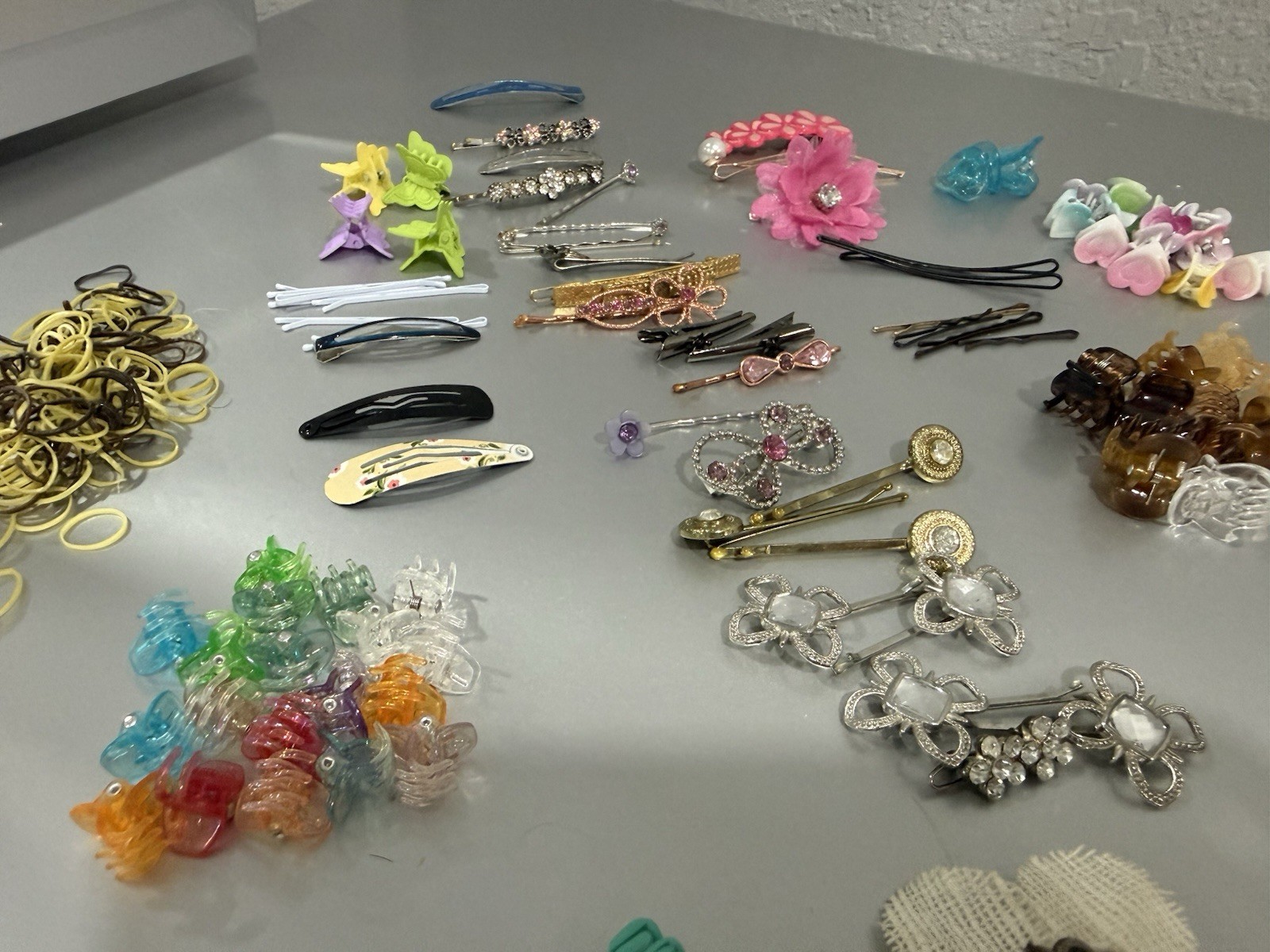 Mixed Hair Accessories Lot Clips Barrettes Claw Clips Bobby Pins Floral Decor