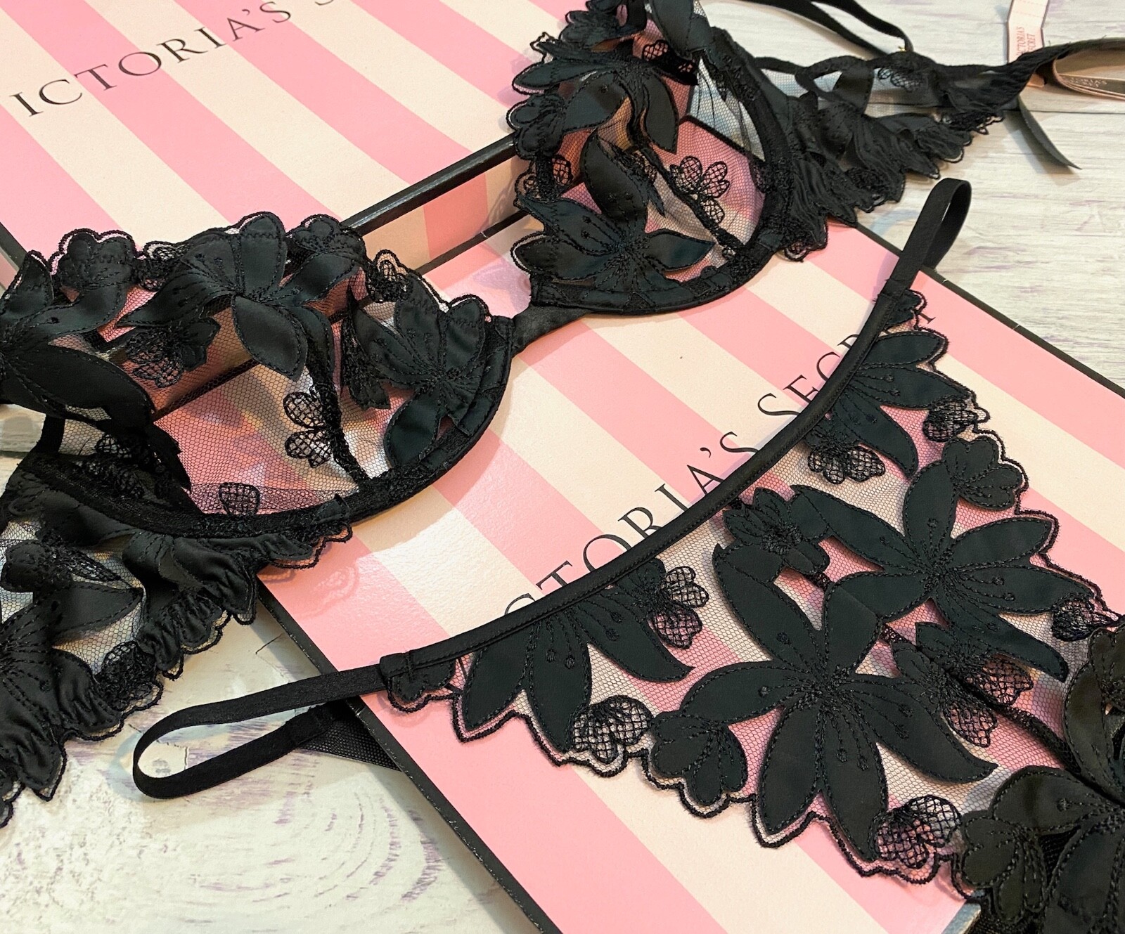 Victoria’s Secret LUXE Unlined Appliqué Embroidered Demi Brazilian Bra Set Black