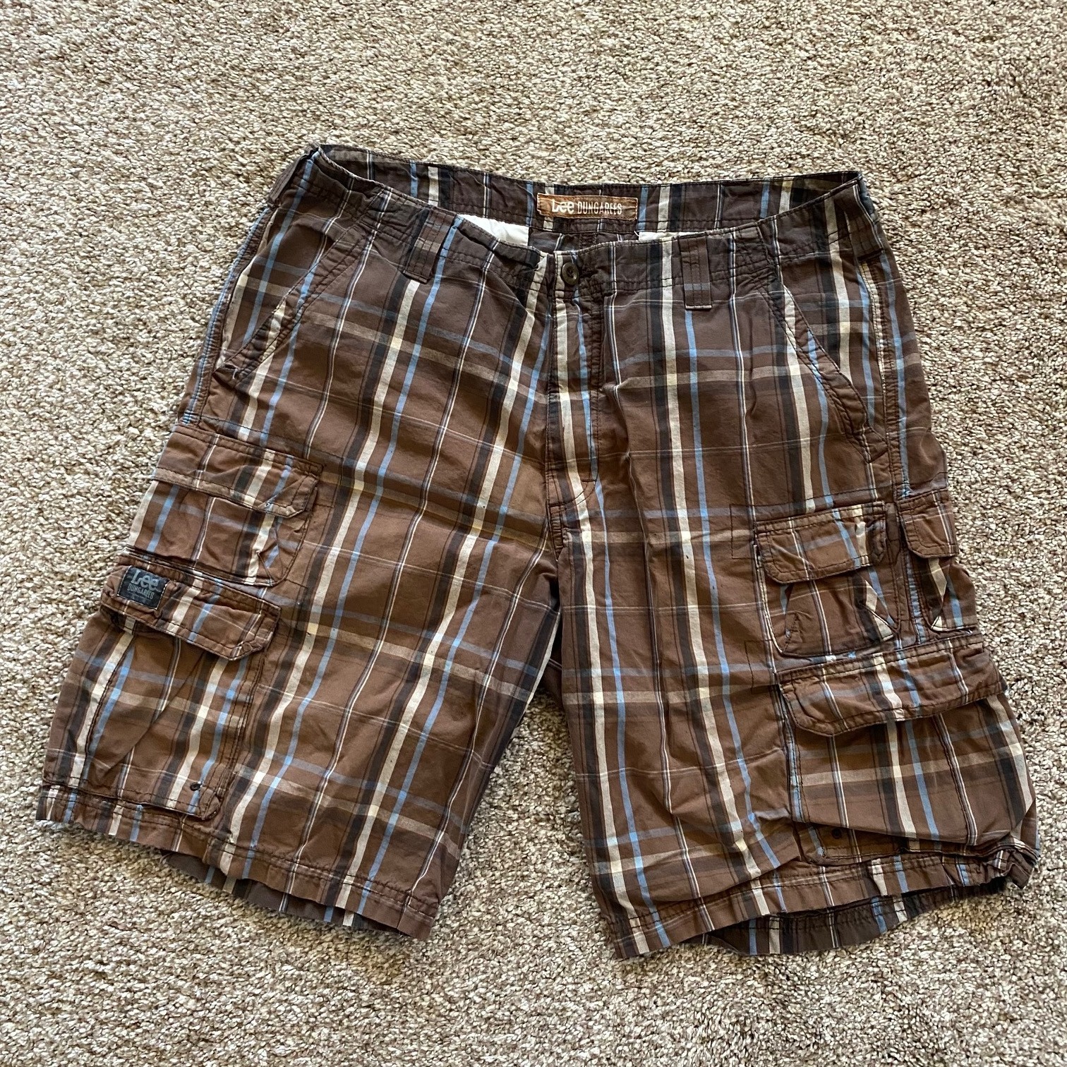Lee Dungarees Men’s Plaid Beige White Blue Cotton Cargo Shorts Pockets Size 36