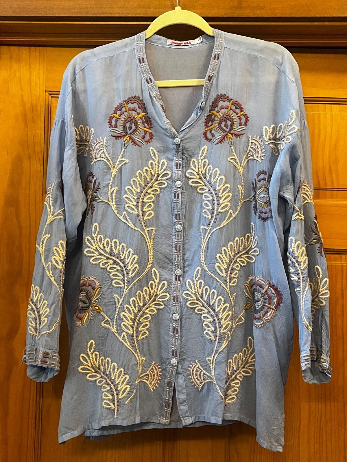 Johnny Was Slim Audrey tunic Large, pale blue with beautiful embroidery
