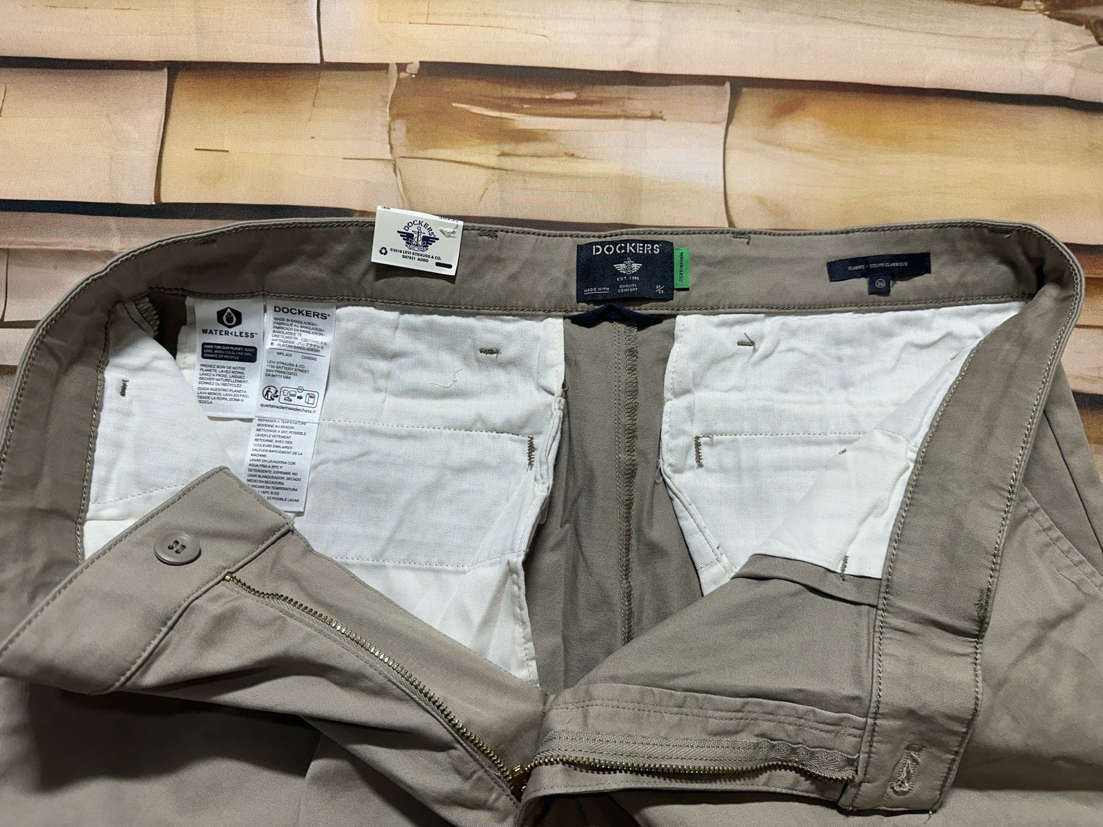 Dockers Classic Fit Pleated Chino Pants Men’s 36×32 Khaki NWT