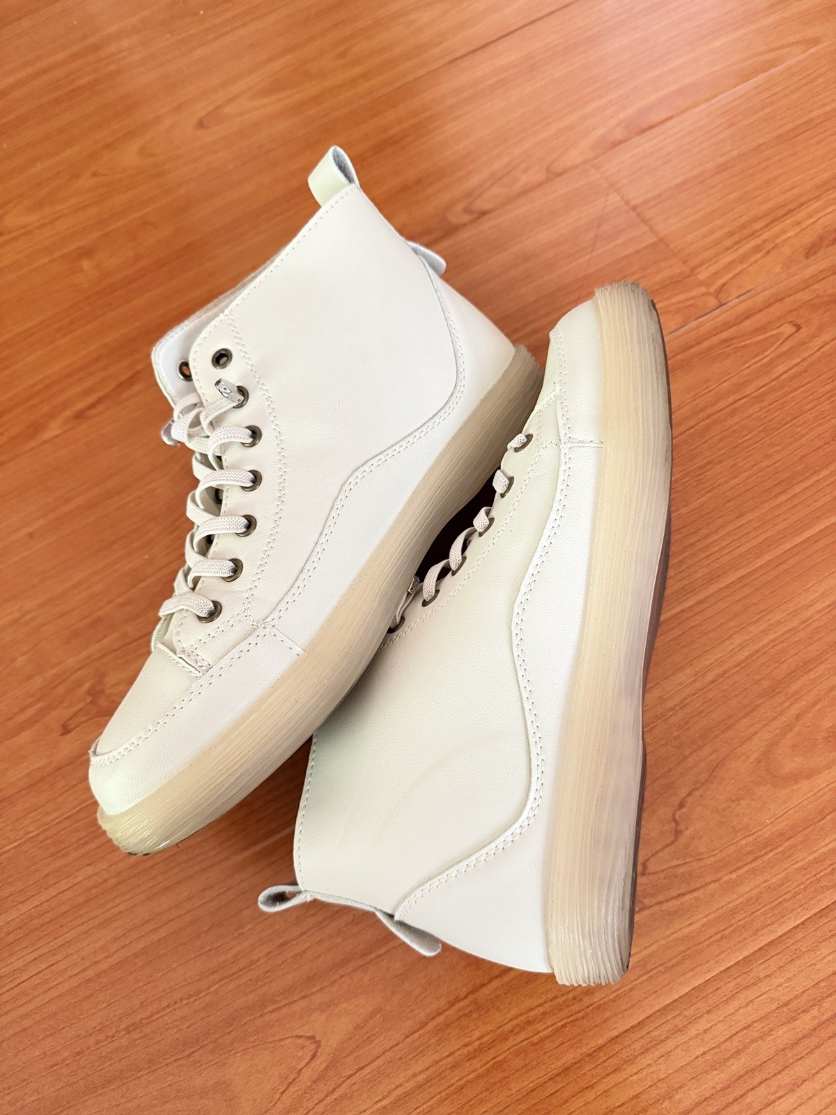 White Low Top Lace-Up Casual Sneakers Synthetic Upper Round Toe Eyelets US 9