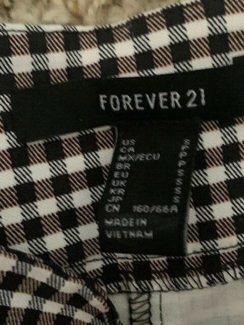Women’s FOREVER 21 Black & White Checkered Crop Pants, size small