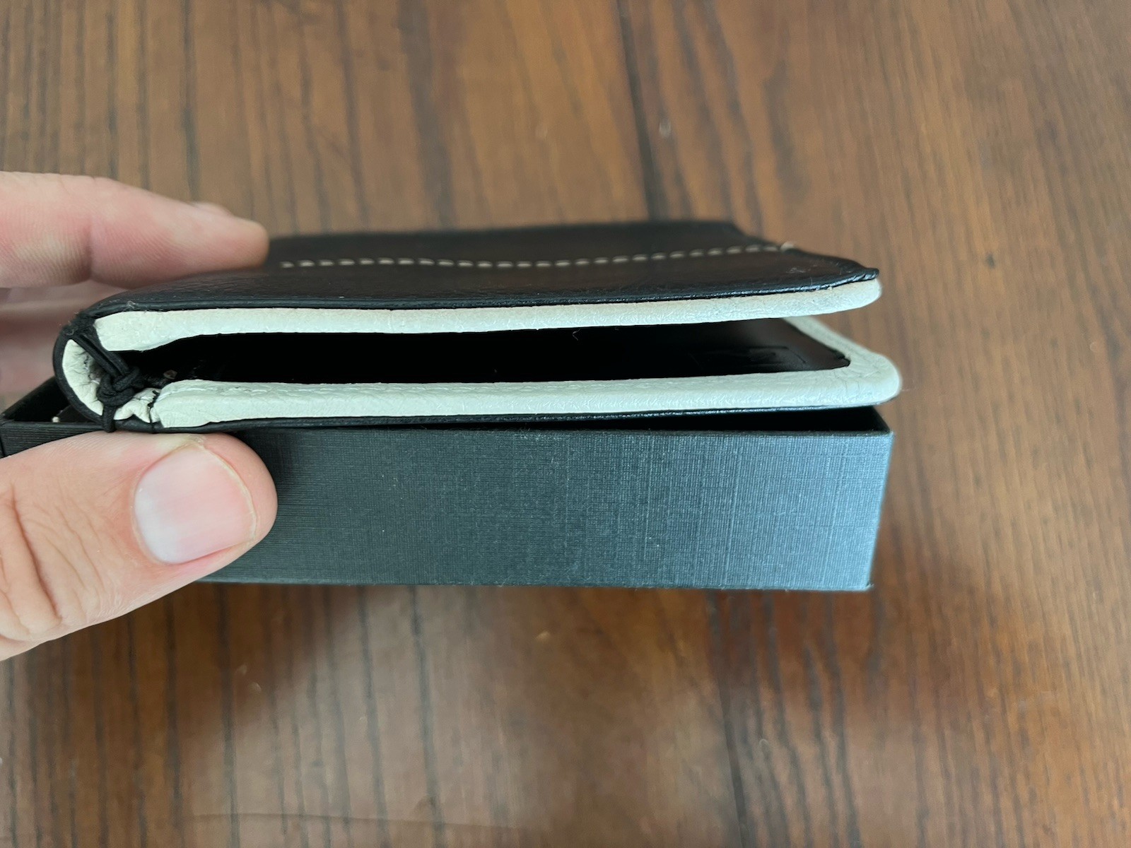 J. FOLD SLIMFOLD LEATHER WALLET BLACK White w/ Stripe N65217/08