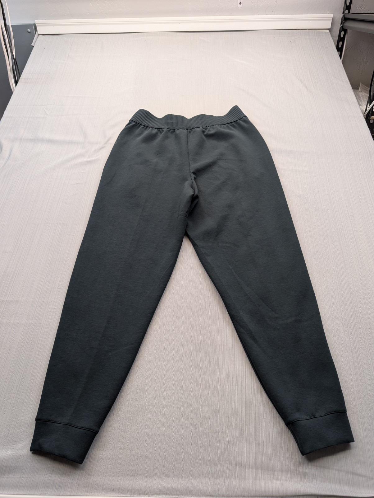 New Nike 24.7 Impossibly Soft Joggers Womens Size Medium Midrise Ankle