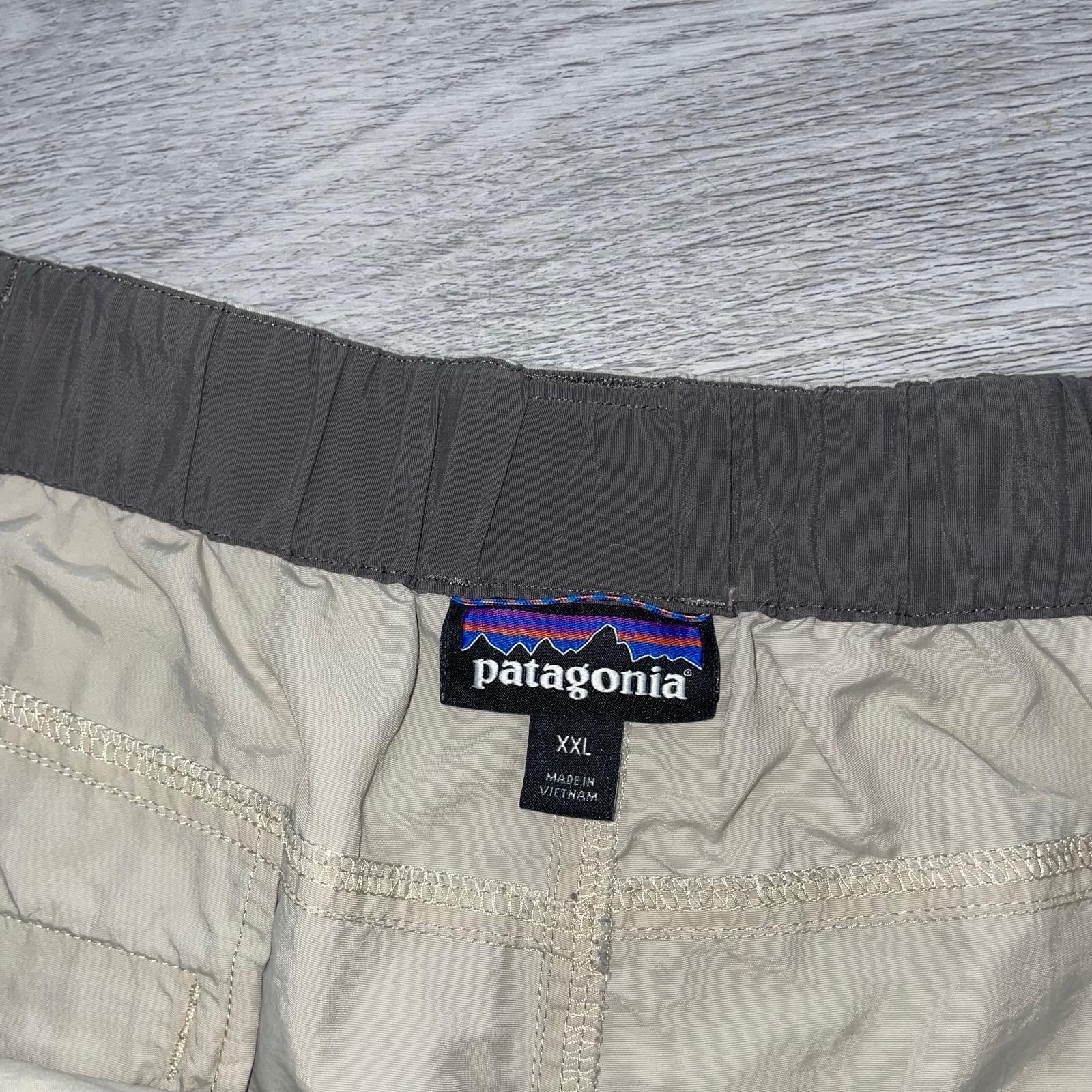 Patagonia Shorts Men’s XXL Sandy Cay 8” Utility Cargo Zip Pocket Hybrid Outdoor