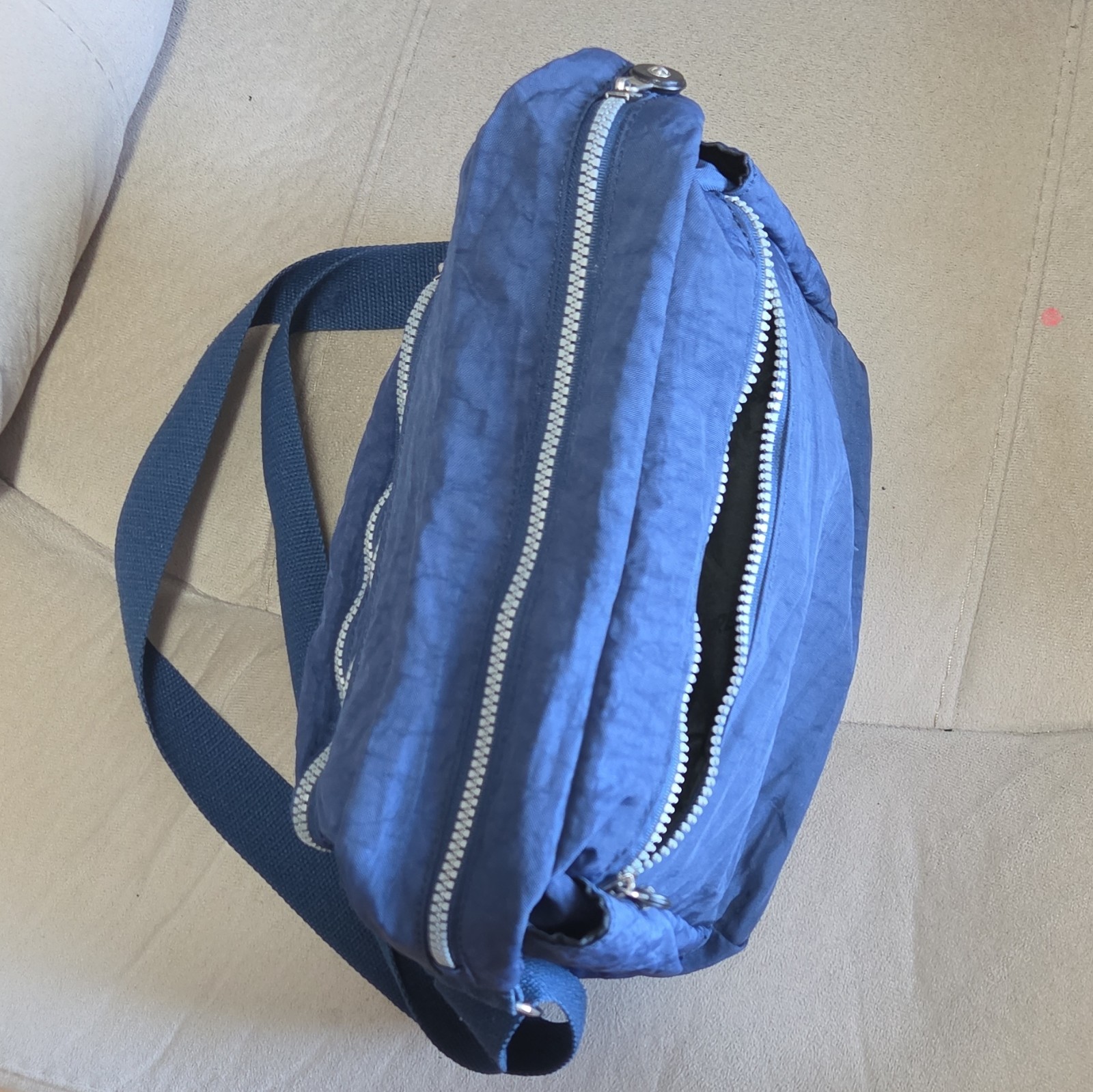 U.S. Express Blue Medium Crossbody Bag Pockets Zip Detachable Strap Silver
