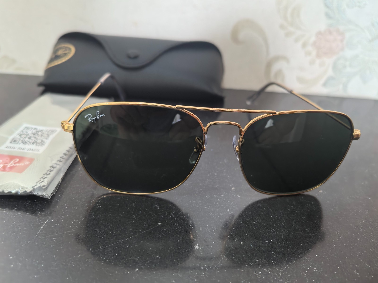 Ray-Ban RB3136 001 Caravan Gold Frame G-15 Green Lenses Sunglasses