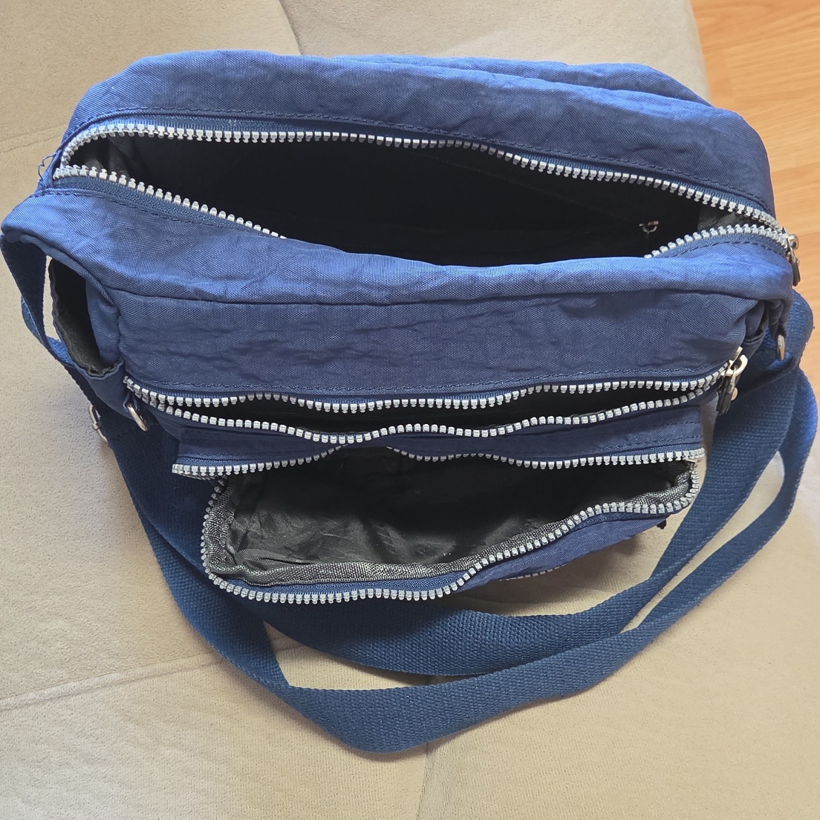 U.S. Express Blue Medium Crossbody Bag Pockets Zip Detachable Strap Silver