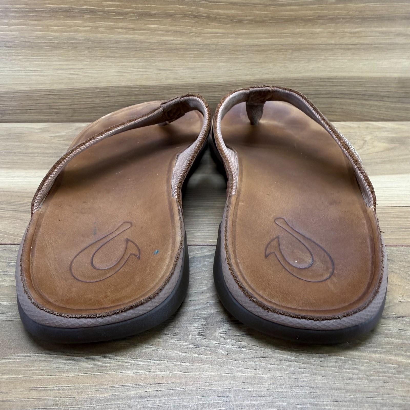 Olukai Tuahine Sandals Mens 9 EU 42 Tan Travel Summer Resort Flip Flop Thong