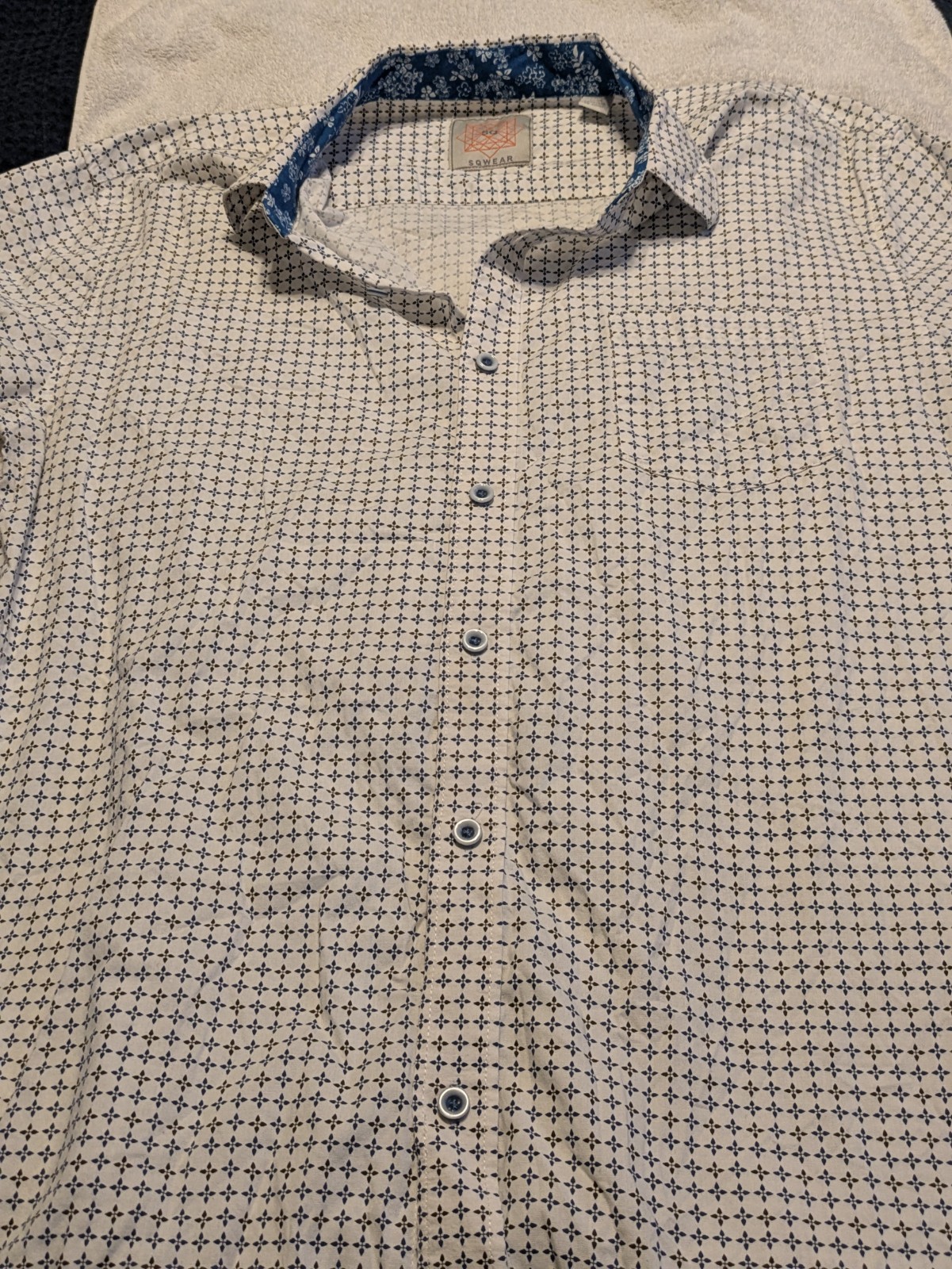 SQWEAR Men’s White/Blue Geometric Cotton Dress Shirt L 34/35 Spread Collar