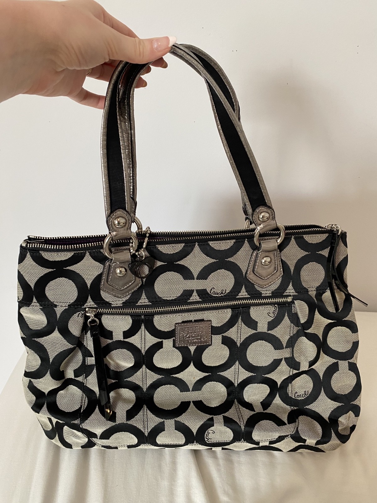 Coach Poppy Op Art Glam Tote Bag Black Gray comes with wristlet