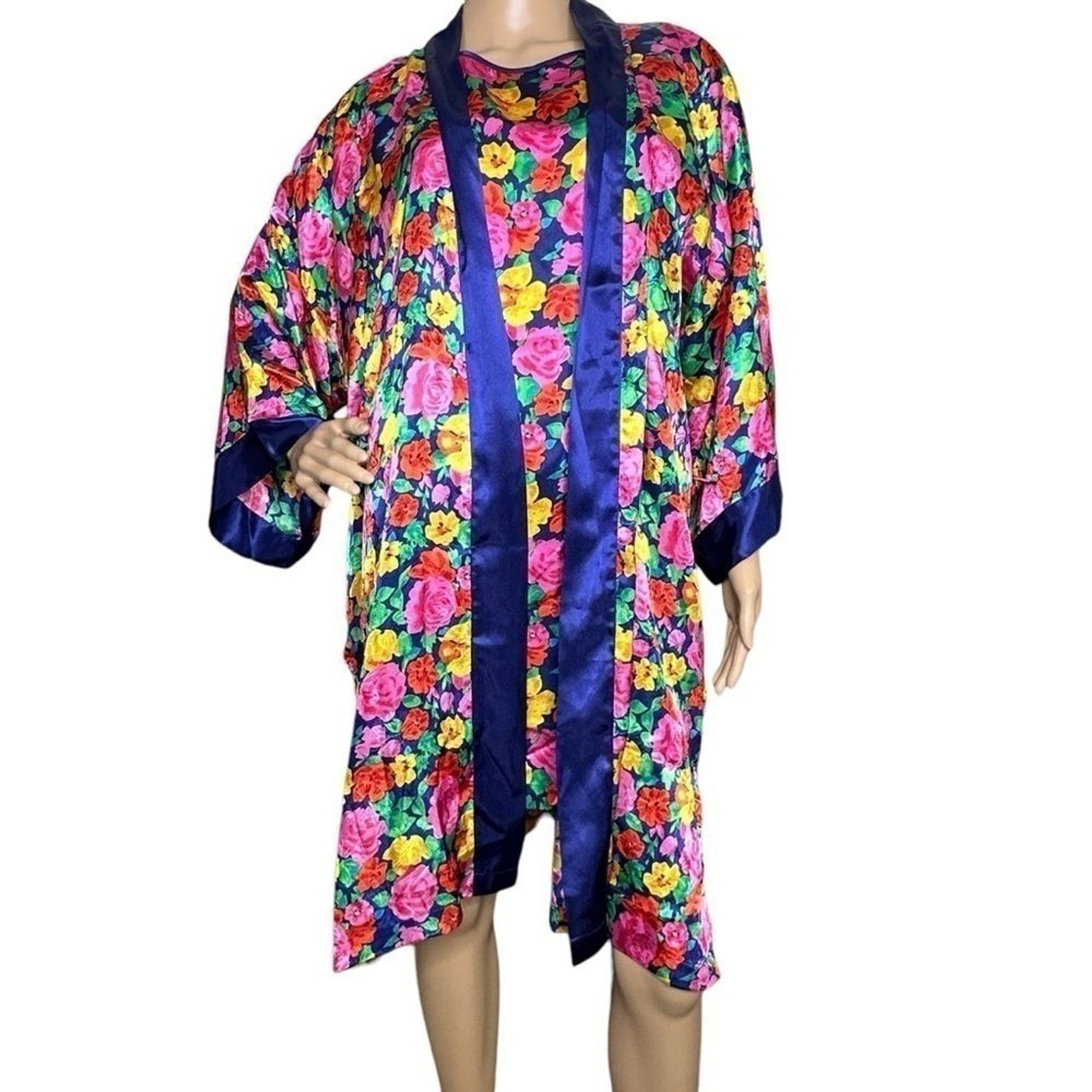Vintage Gold Label VS floral robe and nightgown set medium