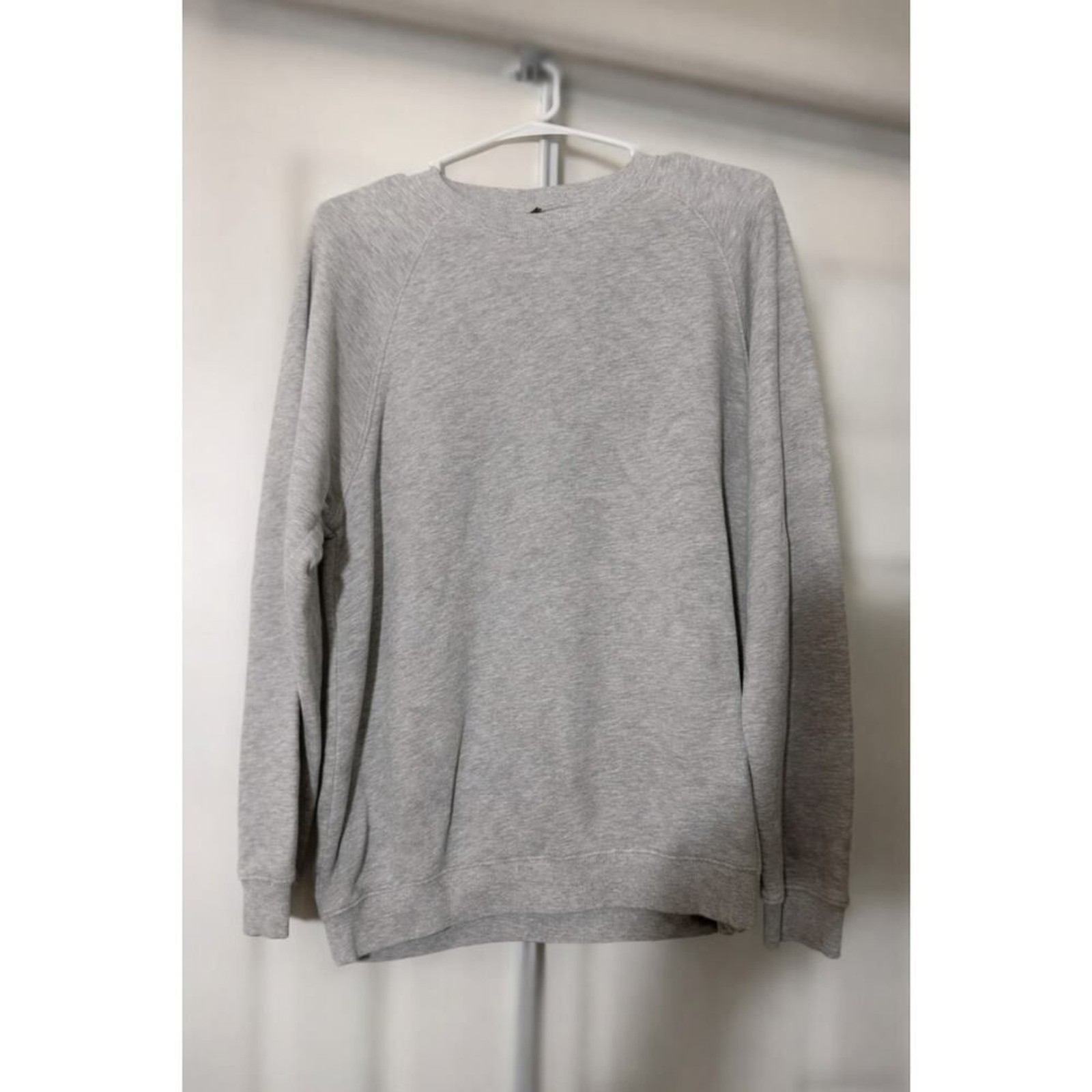 #020 – H&M Gray Sweatshirt – Women’s Medium (90s / Y2K Style)
