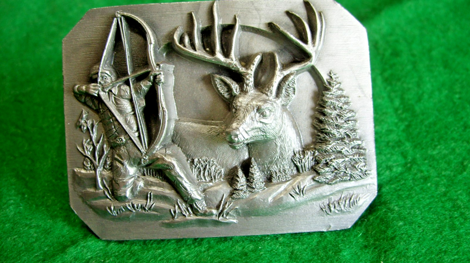 BELT BUCKLE, Key Ring and Pin Set (Bow Hunters Deer Theme)