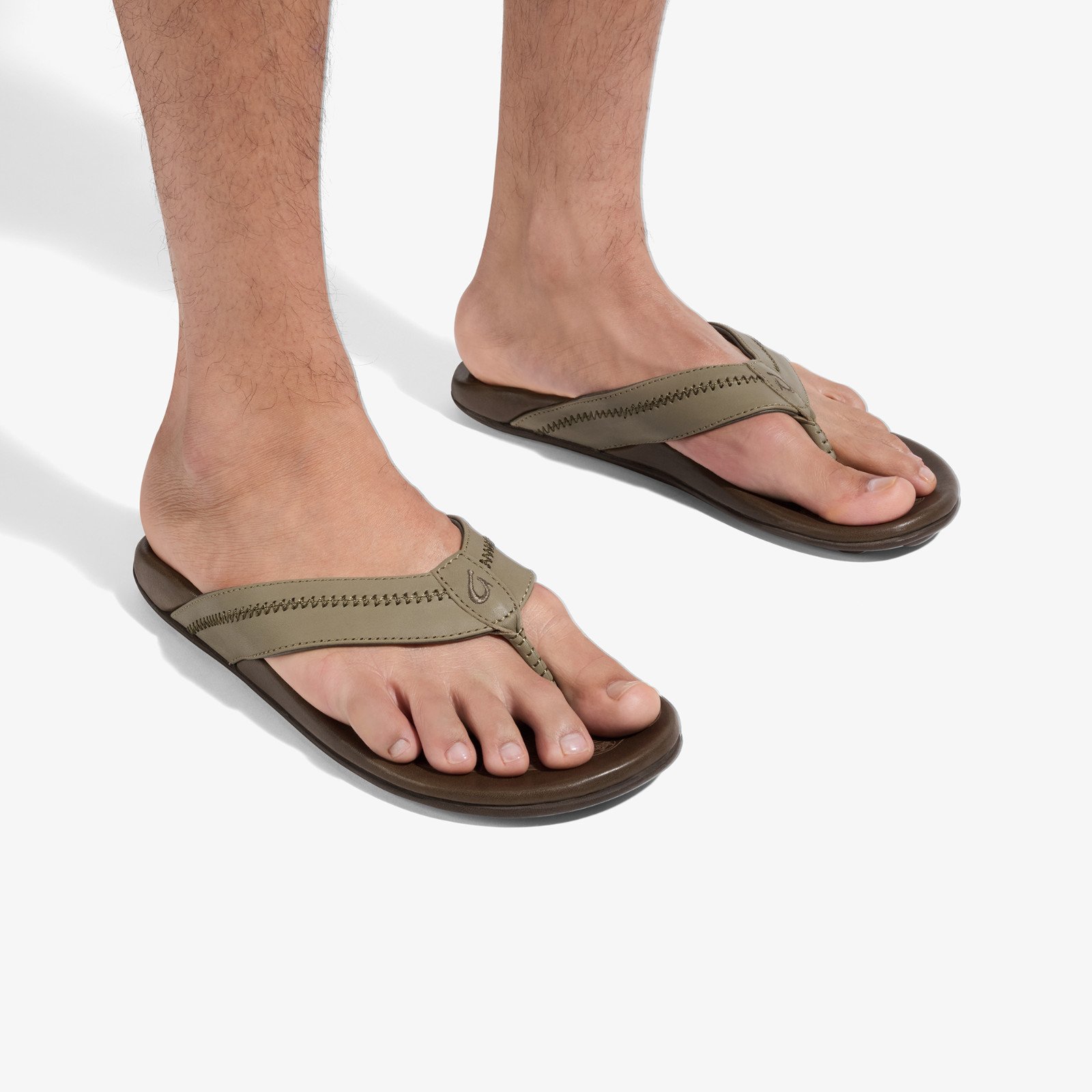 OluKai Hiapo Men’s Leather Sandals Brand New Authentic