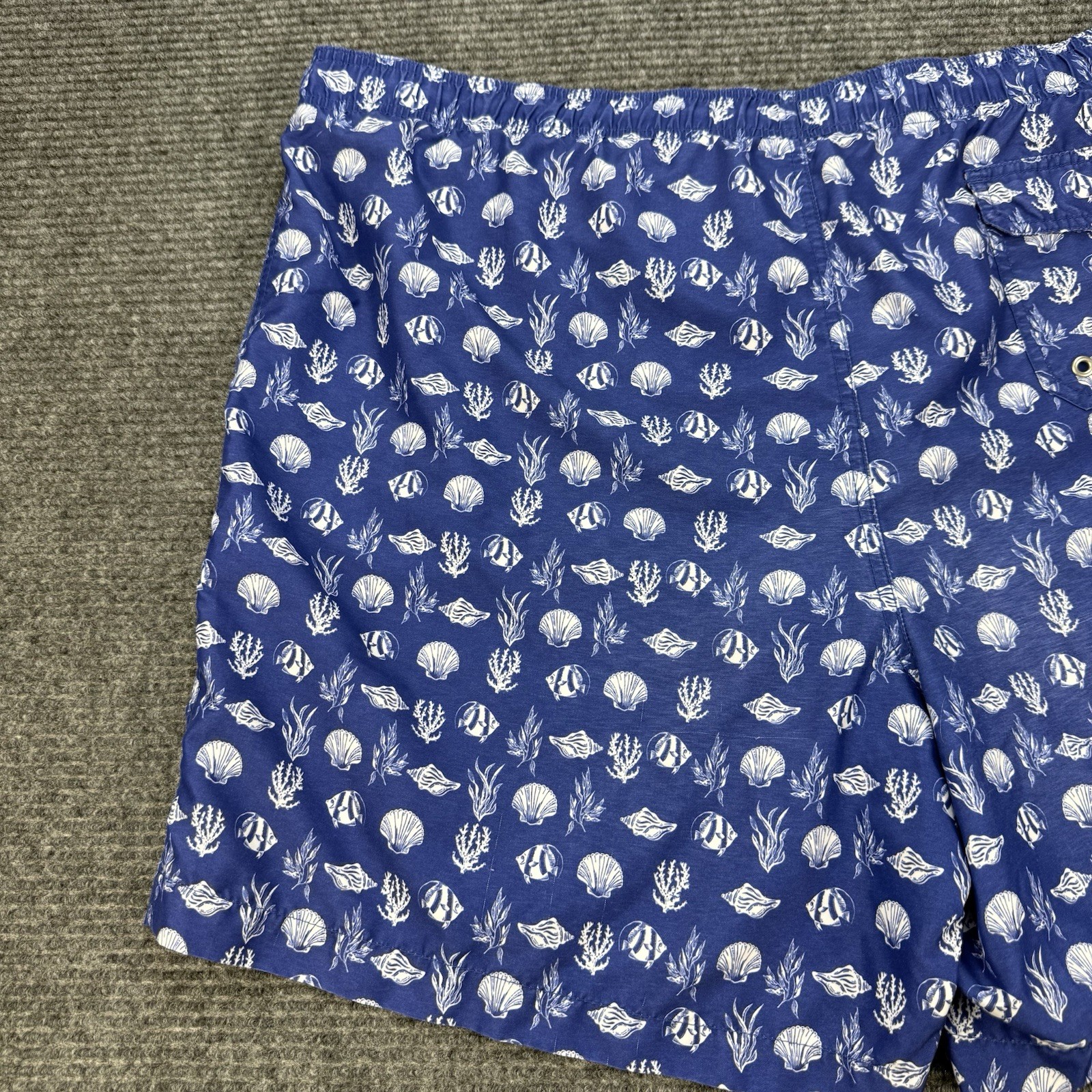 Newport Blue Men’s Swim Trunks 2XL Blue Fish Coral Print Mesh Lined Shorts