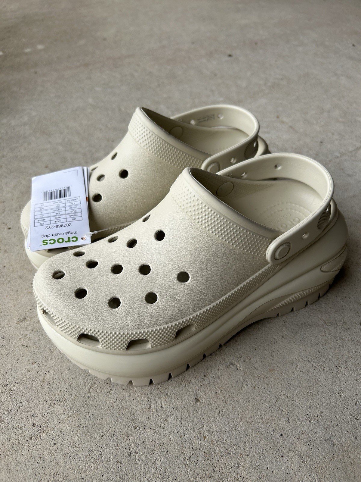 NWT Crocs Mega Crush Platform Clog Sandals Bone W 8 M 6
