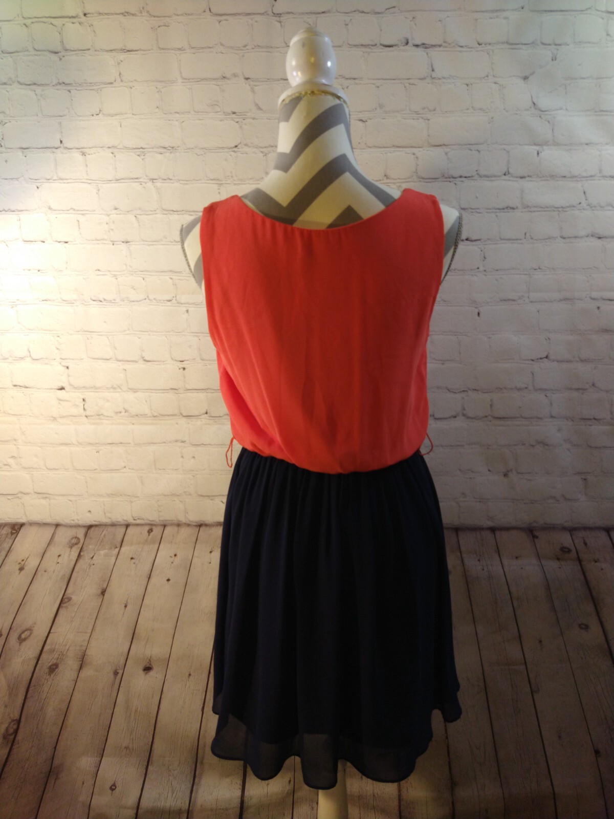 NWT women’s BUYER CALIFORNIA coral & navy blue SUMMER mini DRESS – size MED